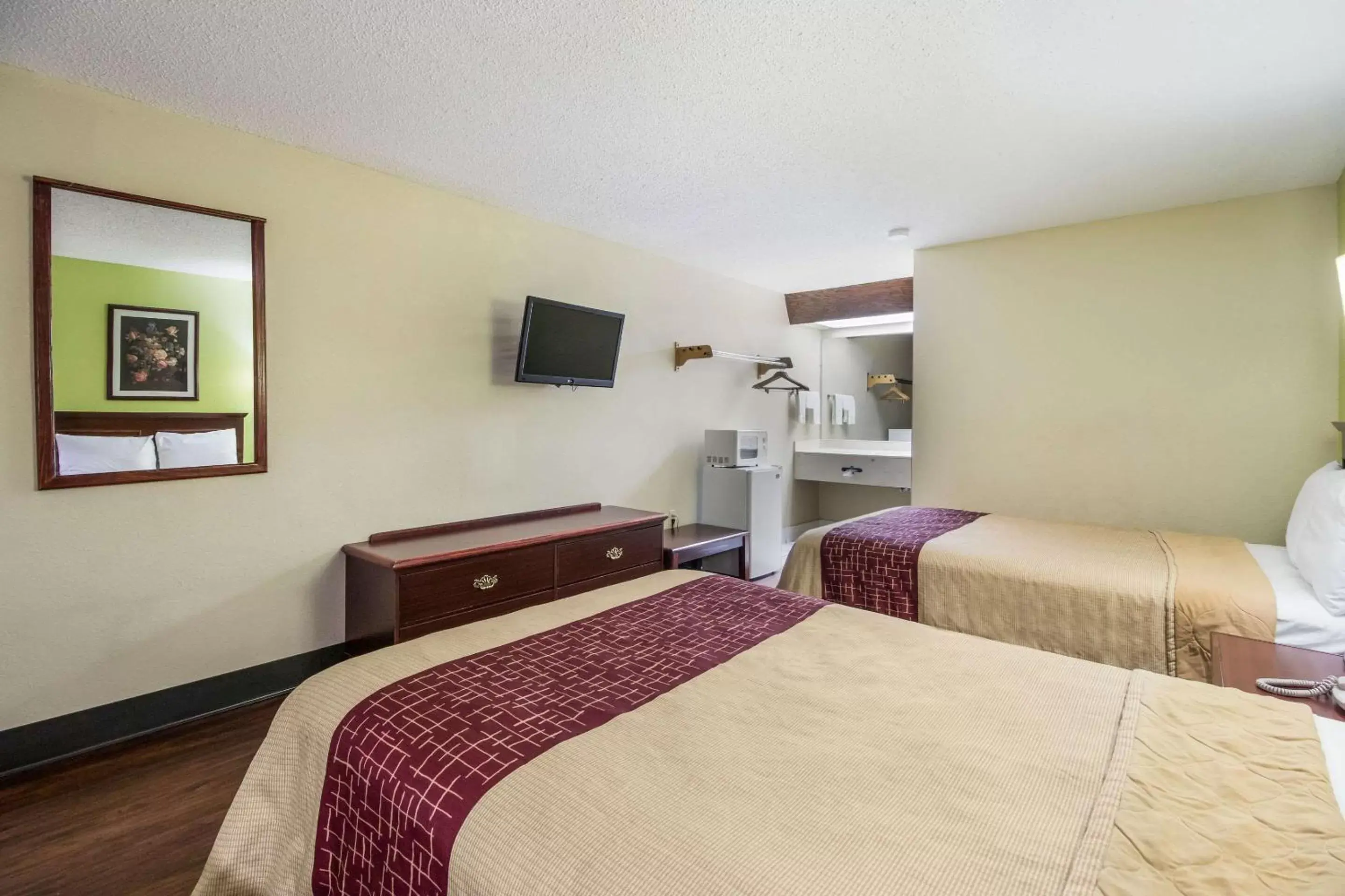 Double Room with Two Double Beds - Non-Smoking in Rodeway Inn Bolivar Double Room with Two Double Beds - Non-Smoking in Rodeway Inn Bolivar