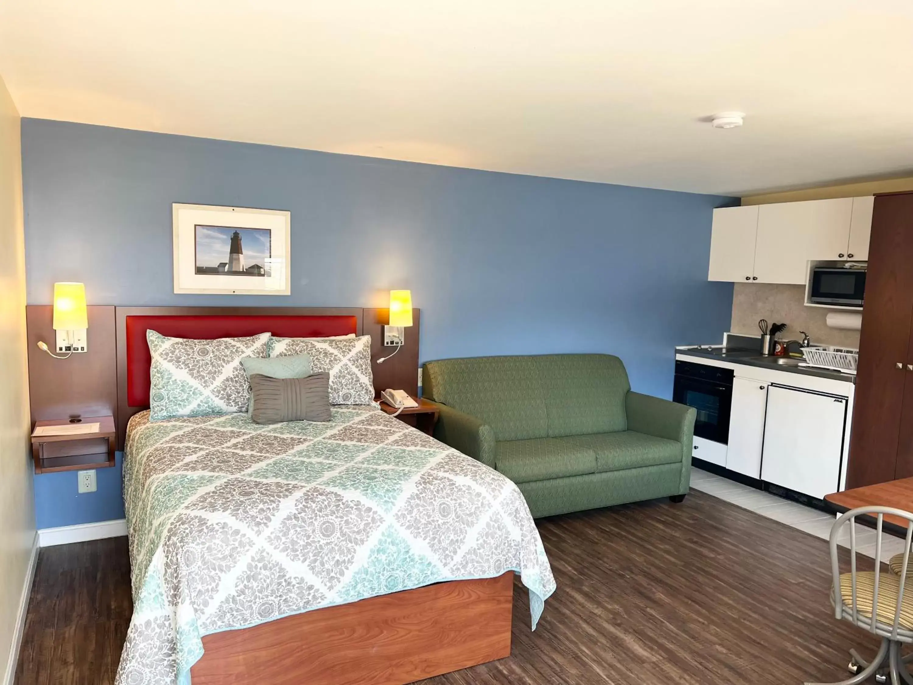 Full Ocean View Room 1 Queen Bed with Sofa Bed & Kitchenette (FOV1FBK) in Scarborough Beach Motel Full Ocean View Room 1 Queen Bed with Sofa Bed & Kitchenette (FOV1FBK) in Scarborough Beach Motel