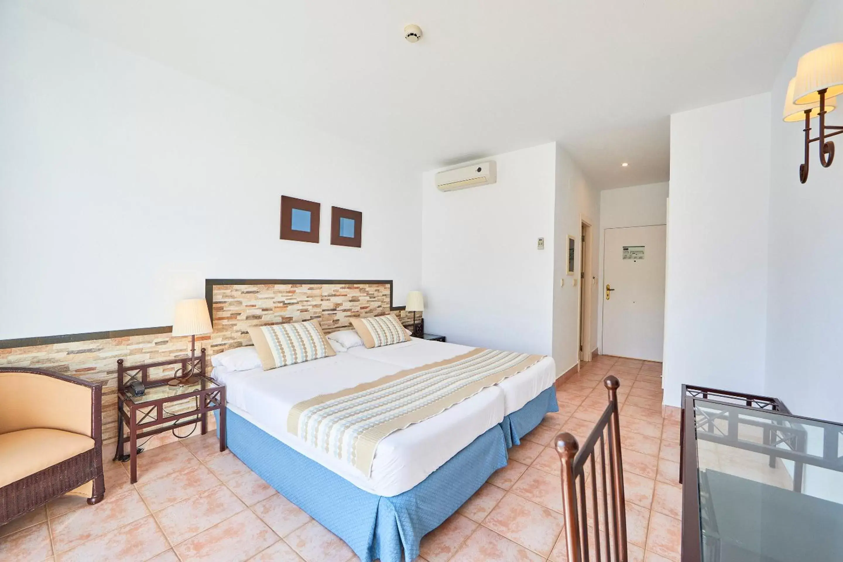 Triple Room in FERGUS Conil Park Triple Room in FERGUS Conil Park