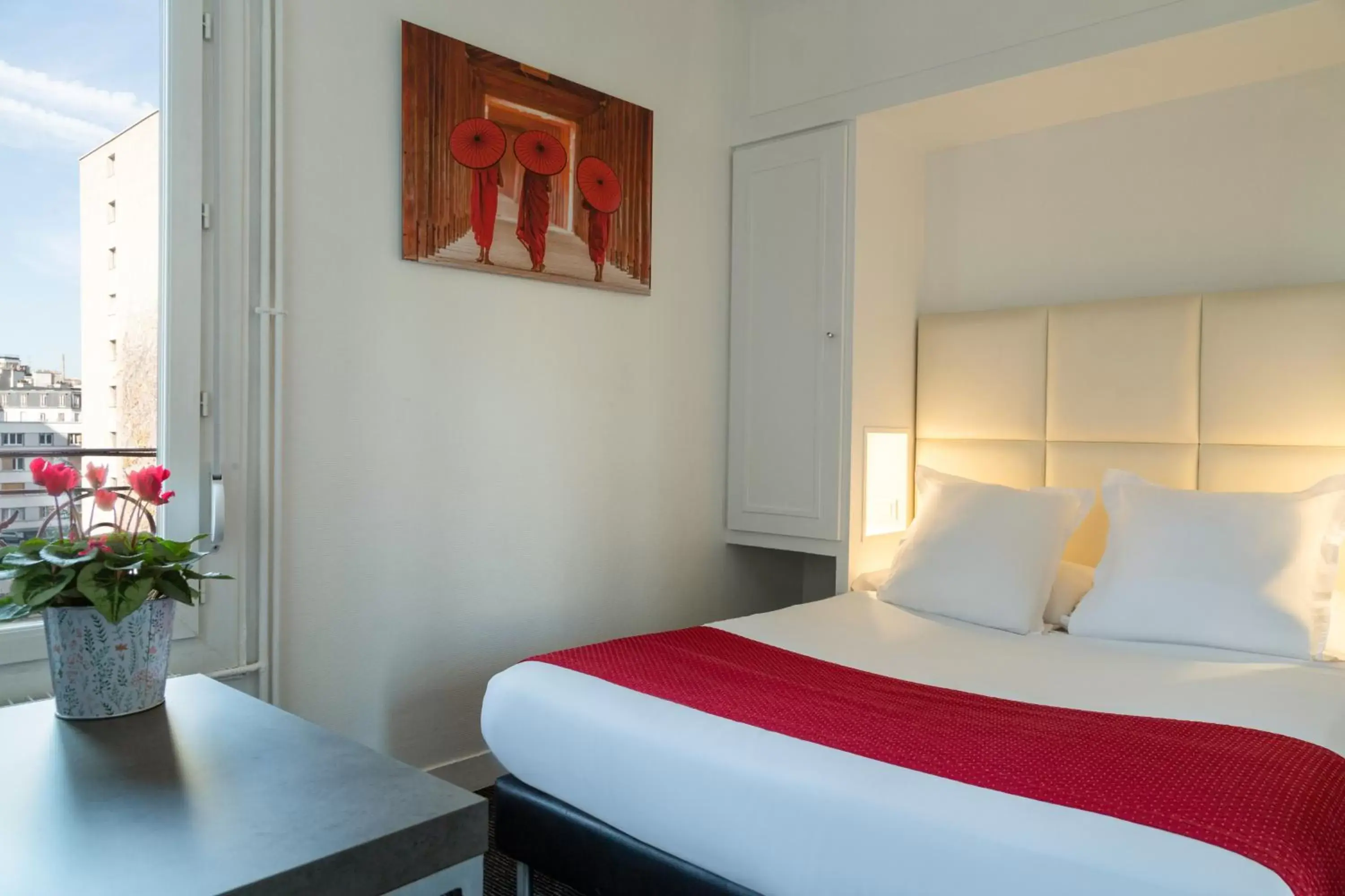 Standard Single Room in The Originals City, Hôtel Lecourbe, Paris Tour Eiffel Standard Single Room in The Originals City, Hôtel Lecourbe, Paris Tour Eiffel