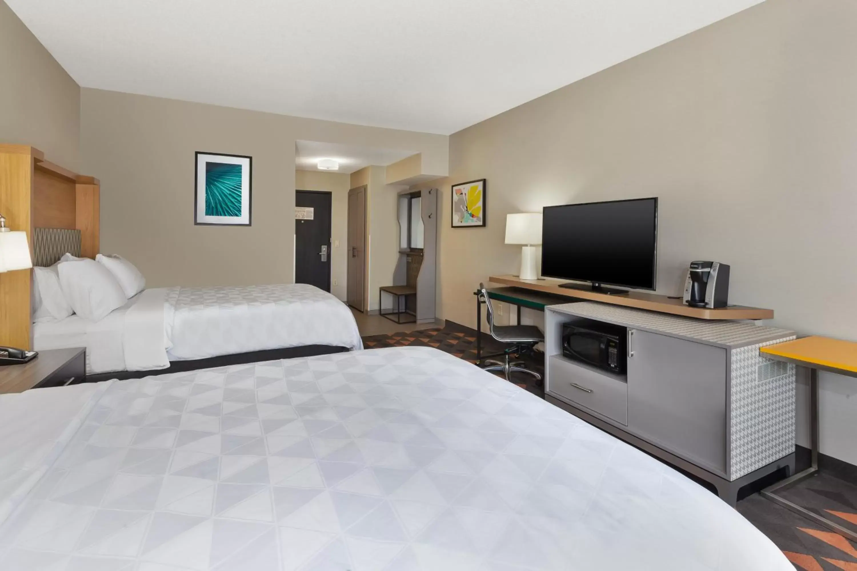 Standard Queen Room with Two Queen Beds in Holiday Inn & Suites Grand Rapids - South by IHG Standard Queen Room with Two Queen Beds in Holiday Inn & Suites Grand Rapids - South by IHG