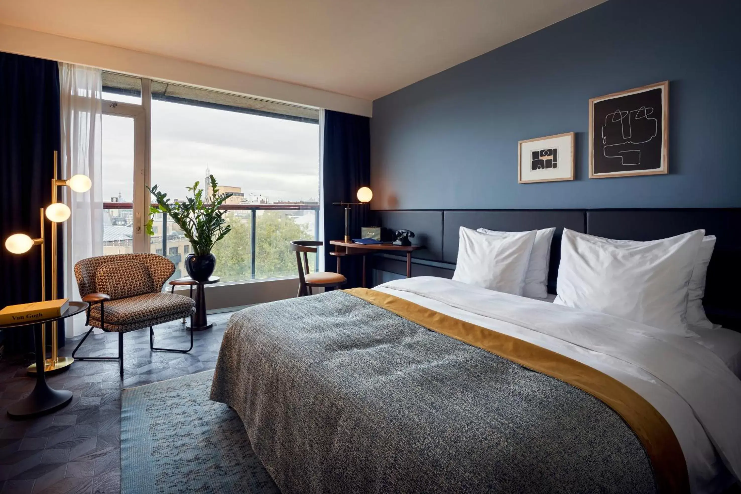 Deluxe Room in Park Centraal Amsterdam, part of Sircle Collection Deluxe Room in Park Centraal Amsterdam, part of Sircle Collection