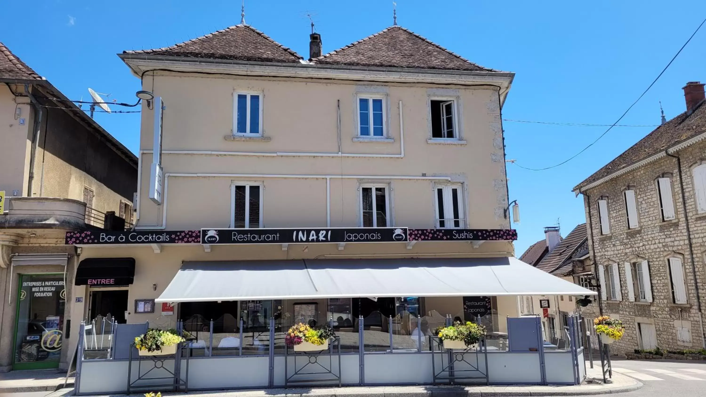 Property Building in Le Sakura Property Building in Le Sakura