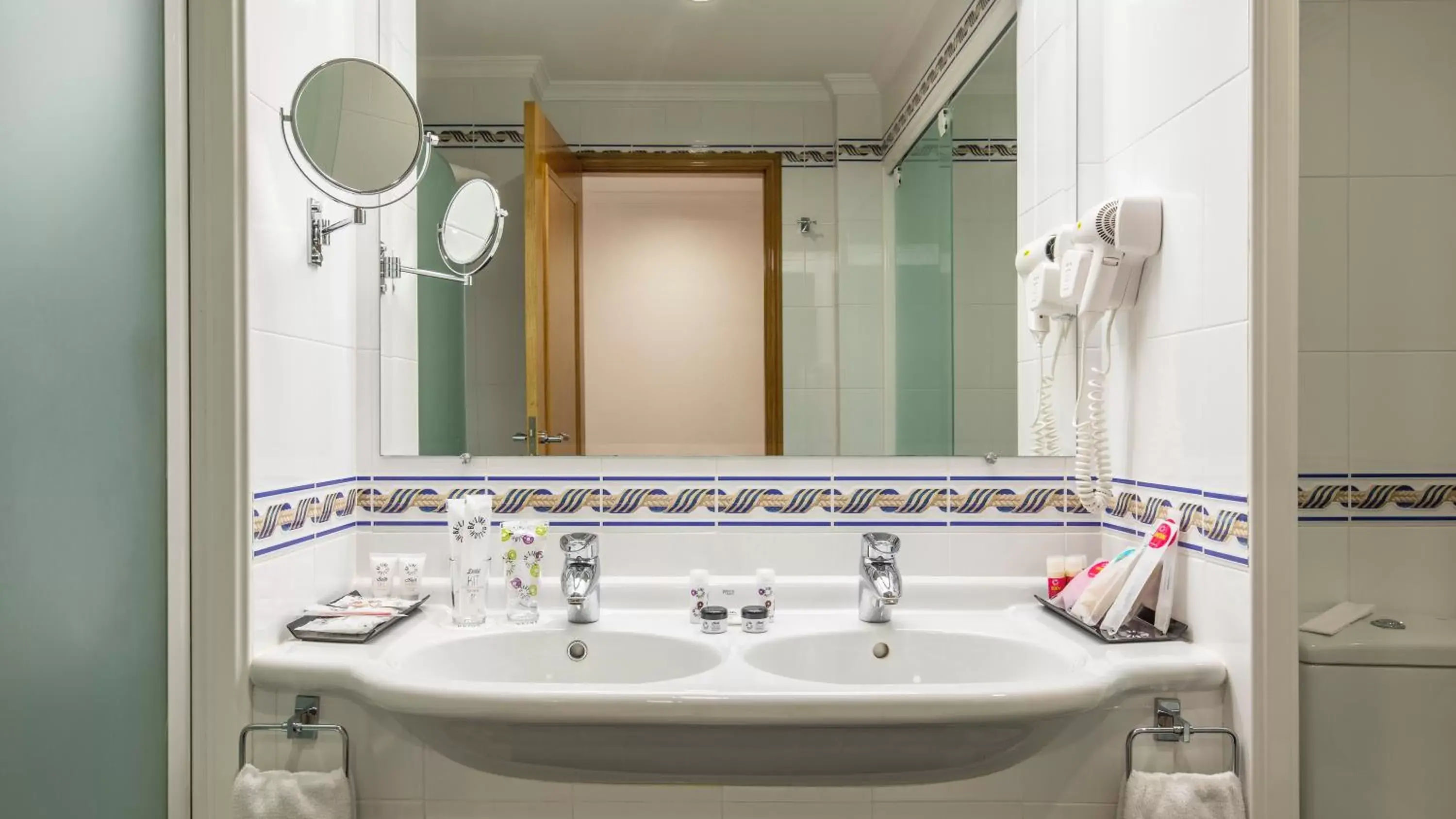 Double Room Pool and Side Sea View Plus (2 Adults) in Ukino Palmeiras Village - Family Resort Double Room Pool and Side Sea View Plus (2 Adults) in Ukino Palmeiras Village - Family Resort