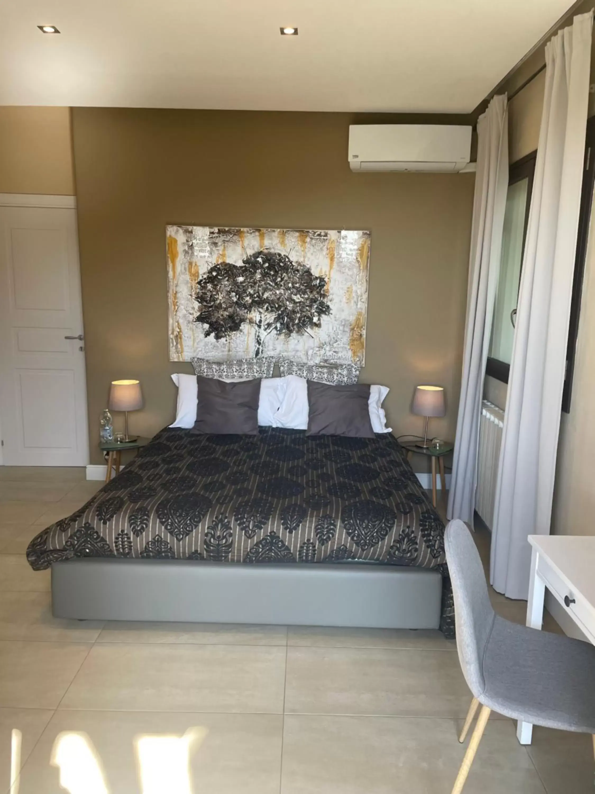 Triple Room with Pool View in Etna Petit Relais Triple Room with Pool View in Etna Petit Relais