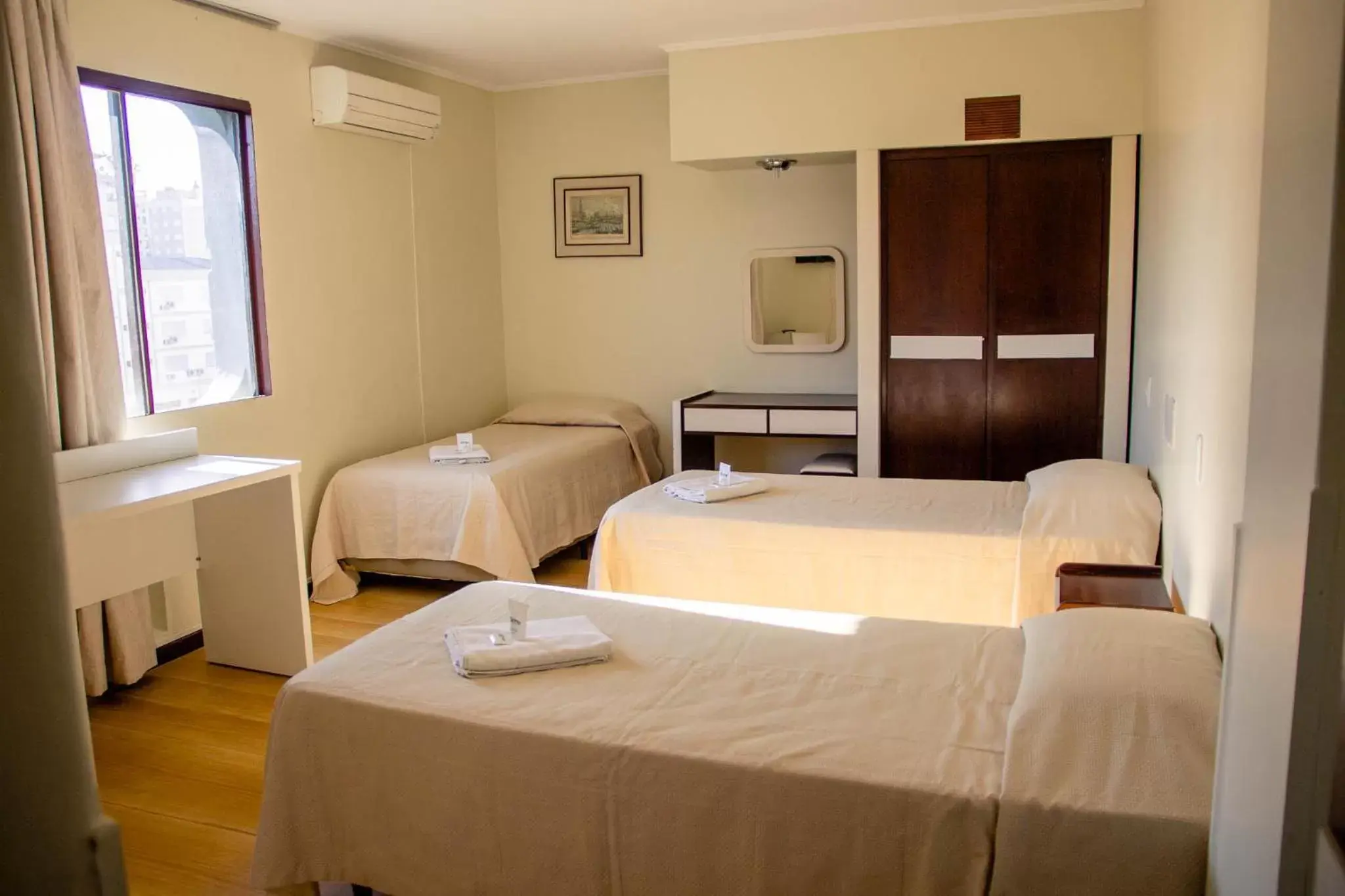 Luxury Triple Room in Hotel Letto Caxias Luxury Triple Room in Hotel Letto Caxias