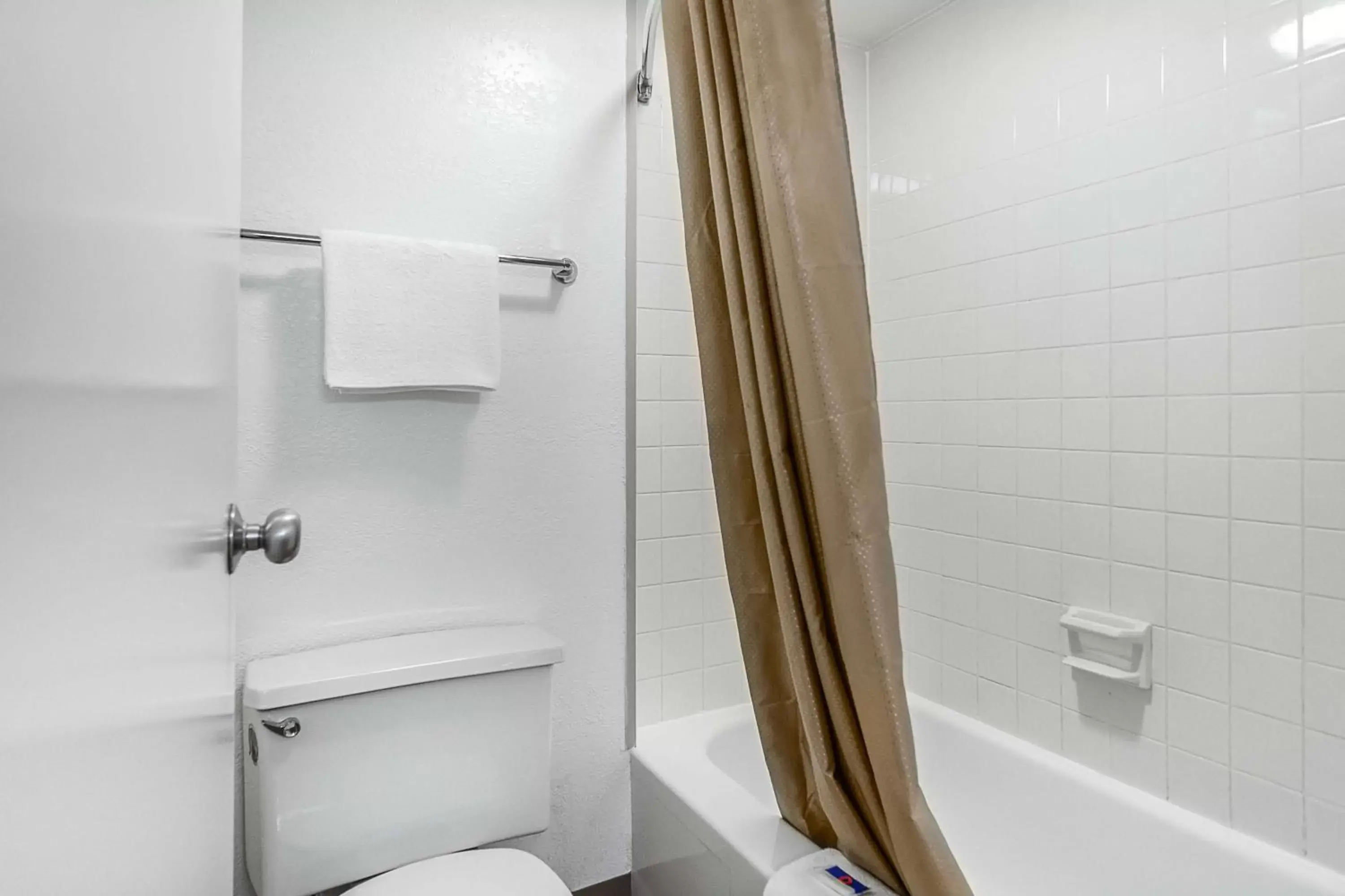 Quadruple Room in Motel 6-Framingham, MA - Boston West Quadruple Room in Motel 6-Framingham, MA - Boston West