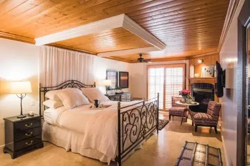 King Room with Balcony in Inn On SummerHill King Room with Balcony in Inn On SummerHill