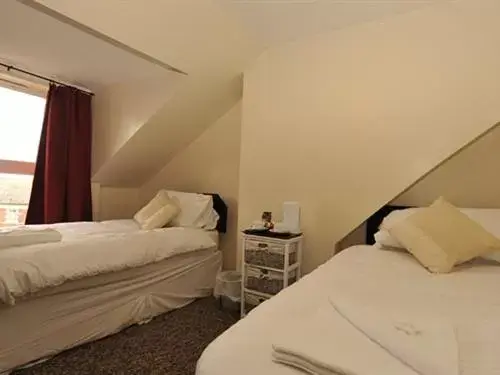 Twin Room with Private Bathroom in Gail's Guest House Twin Room with Private Bathroom in Gail's Guest House