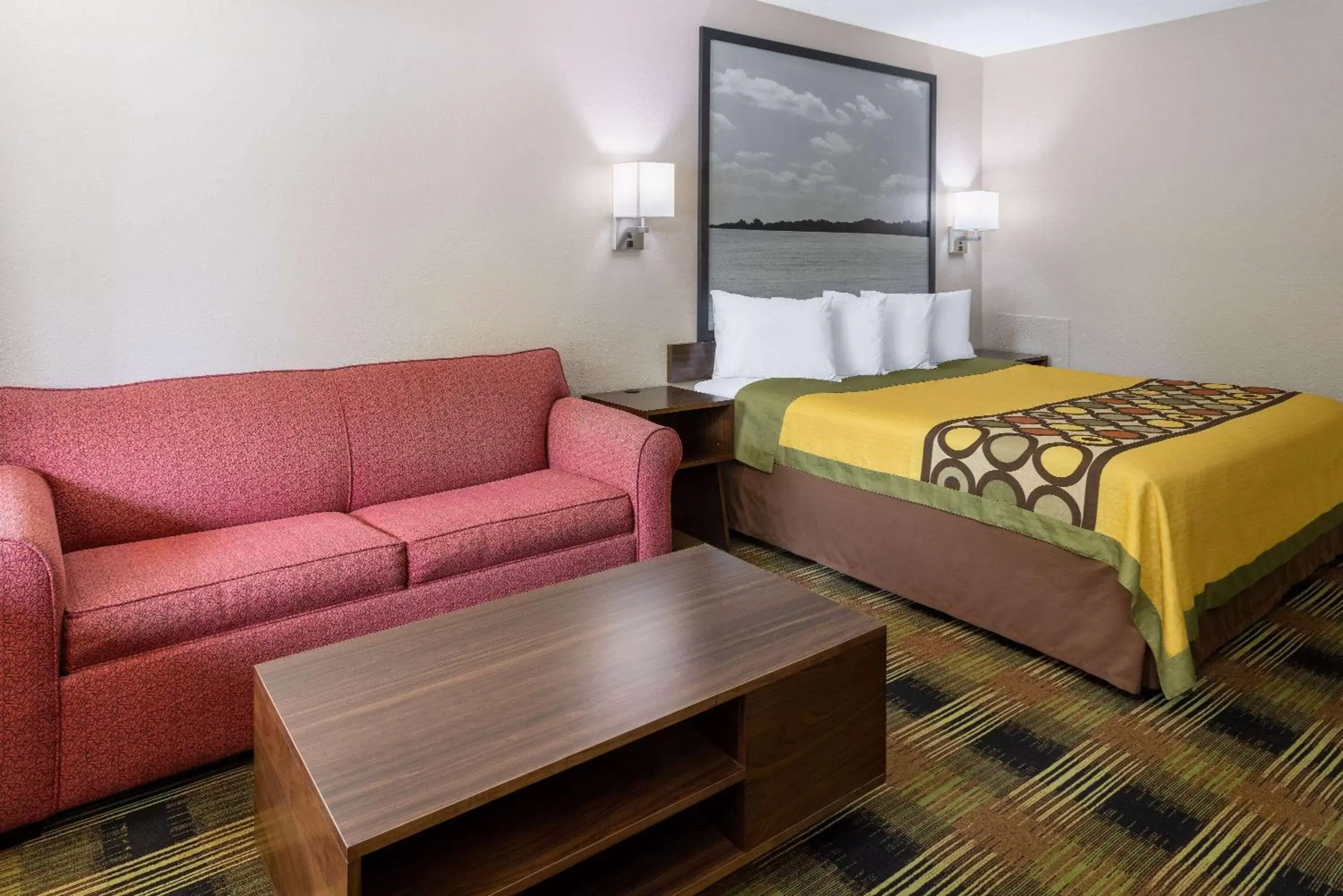 Deluxe King Room - Non-Smoking in Super 8 by Wyndham Williamsburg/Historic Area Deluxe King Room - Non-Smoking in Super 8 by Wyndham Williamsburg/Historic Area