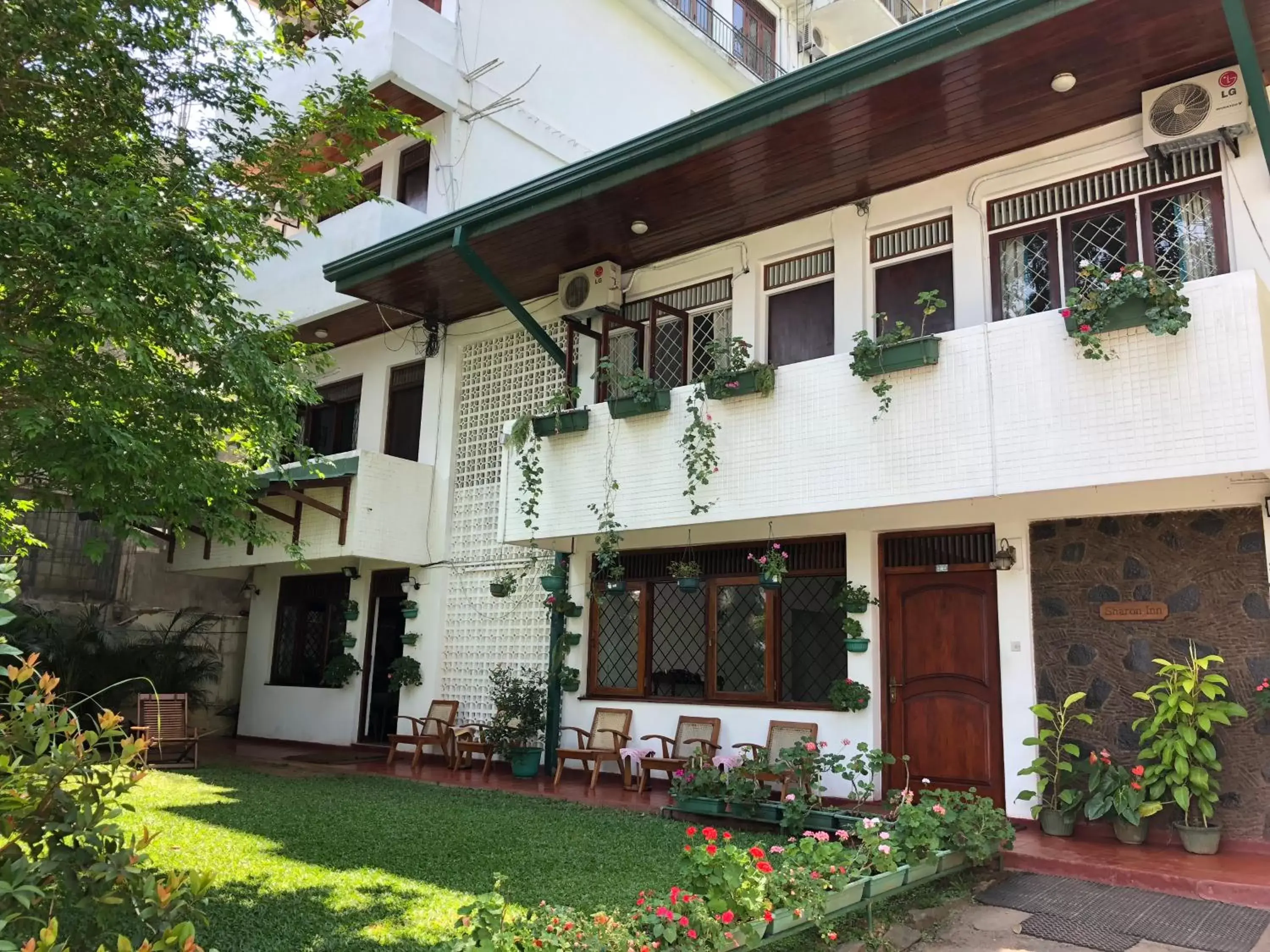 Sharon Inn Sharon Inn