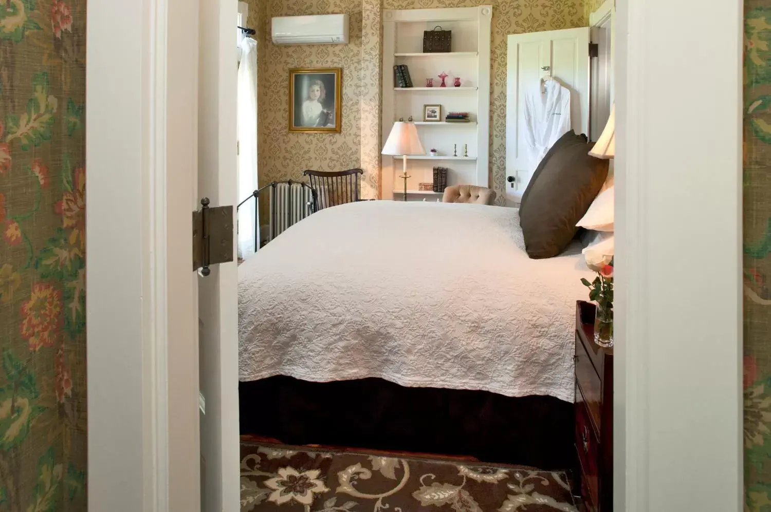 Queen Room in Jackson House Inn Queen Room in Jackson House Inn