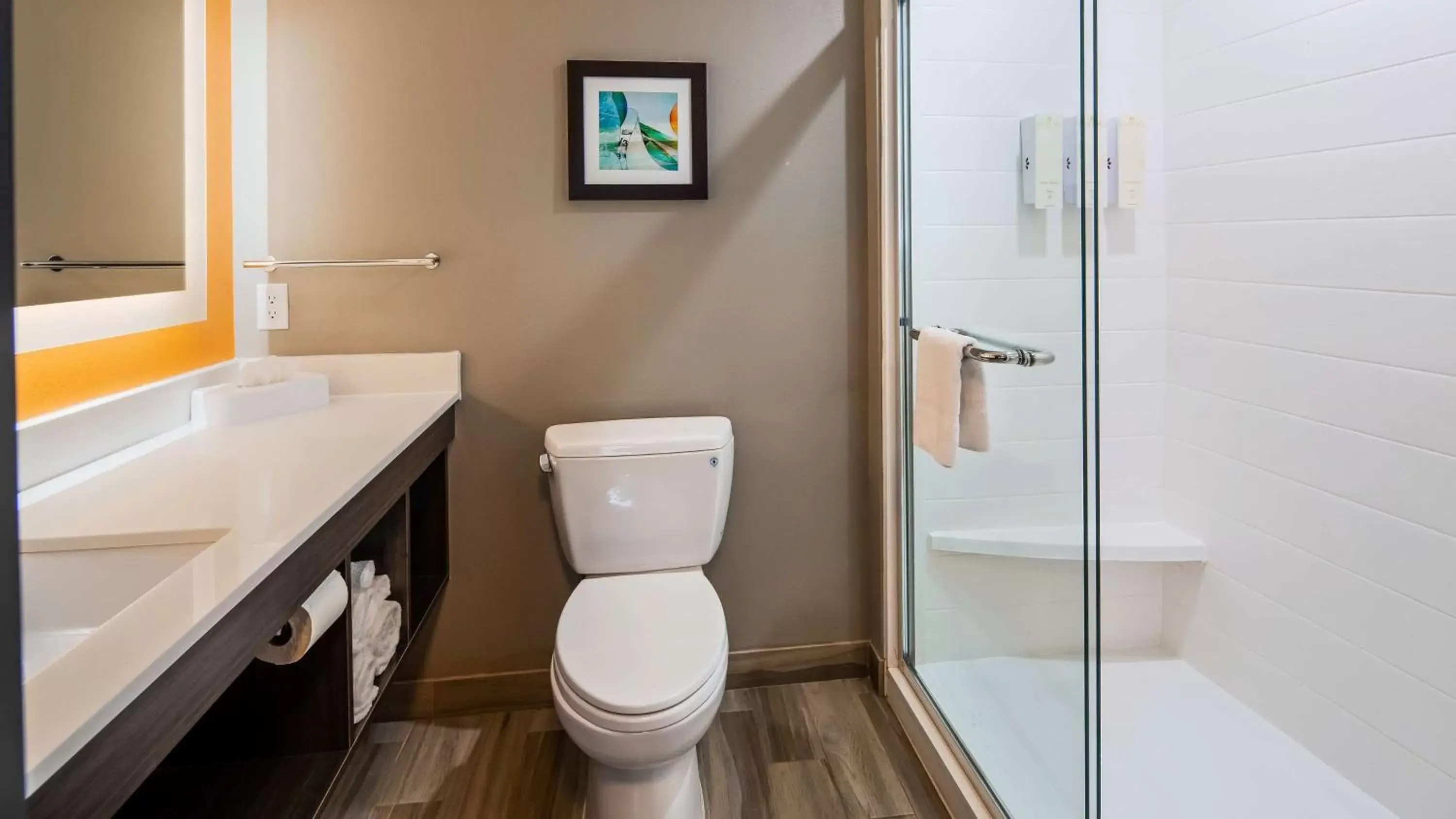 King Room - Non Smoking in Best Western Plus Pasadena Inn & Suites King Room - Non Smoking in Best Western Plus Pasadena Inn & Suites