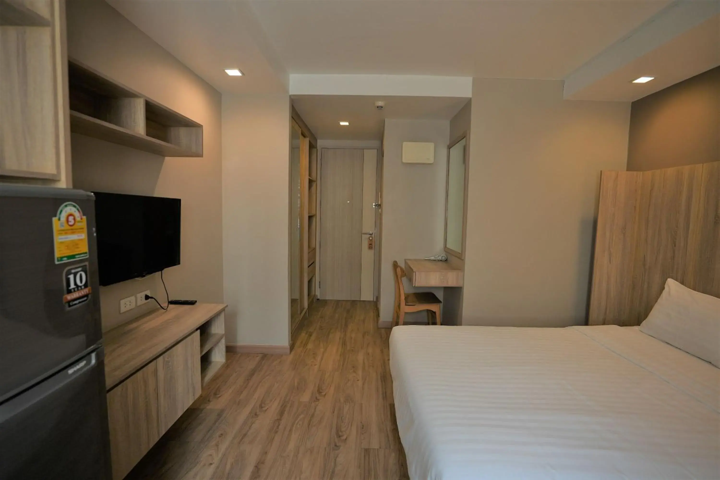 Superior Double Room in Baan Tanwa - MRT Ratchadapisek Exit 1 or 2 Superior Double Room in Baan Tanwa - MRT Ratchadapisek Exit 1 or 2