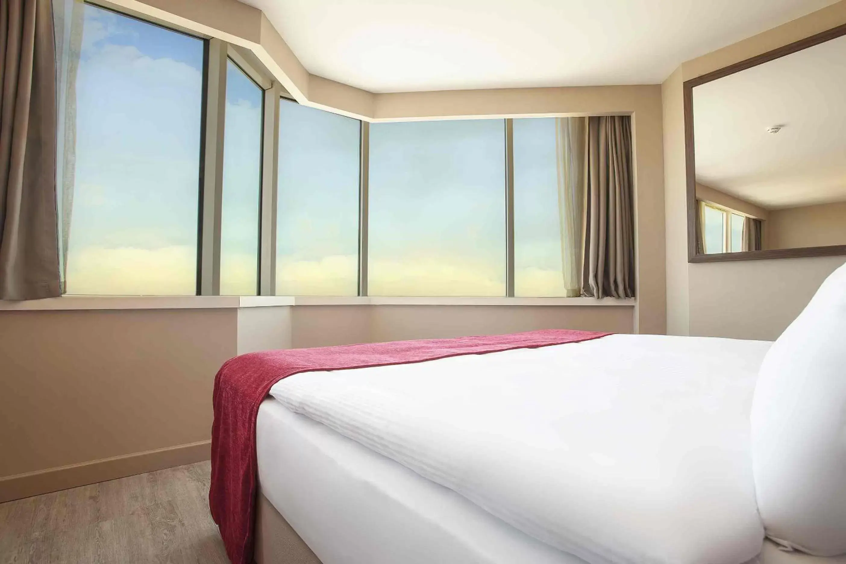 Business Corner Room with Seaview in Ramada Encore by Wyndham Izmir Business Corner Room with Seaview in Ramada Encore by Wyndham Izmir
