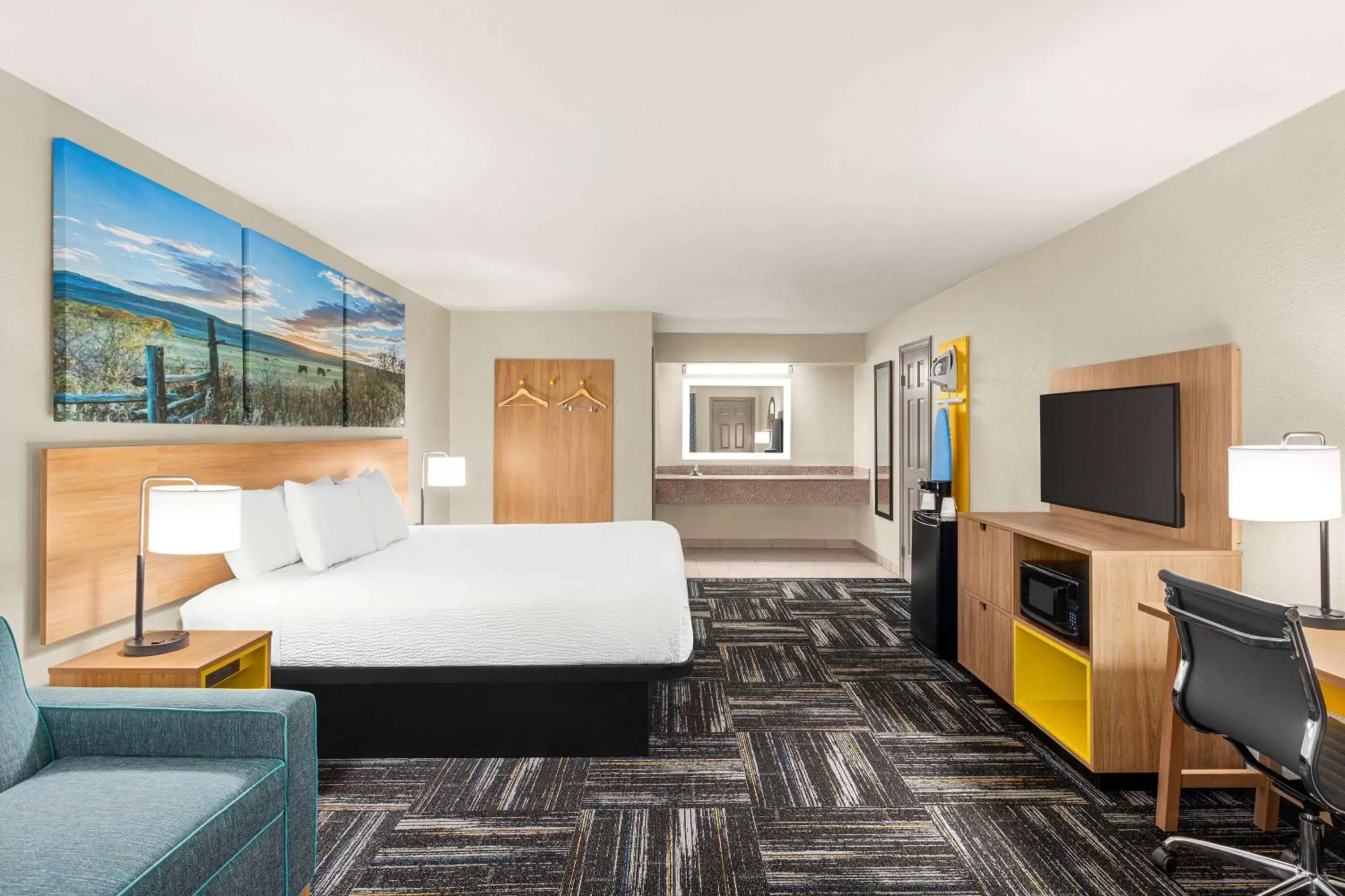 Deluxe King Room with Sofa Bed - Non-Smoking in Days Inn by Wyndham Paris Deluxe King Room with Sofa Bed - Non-Smoking in Days Inn by Wyndham Paris