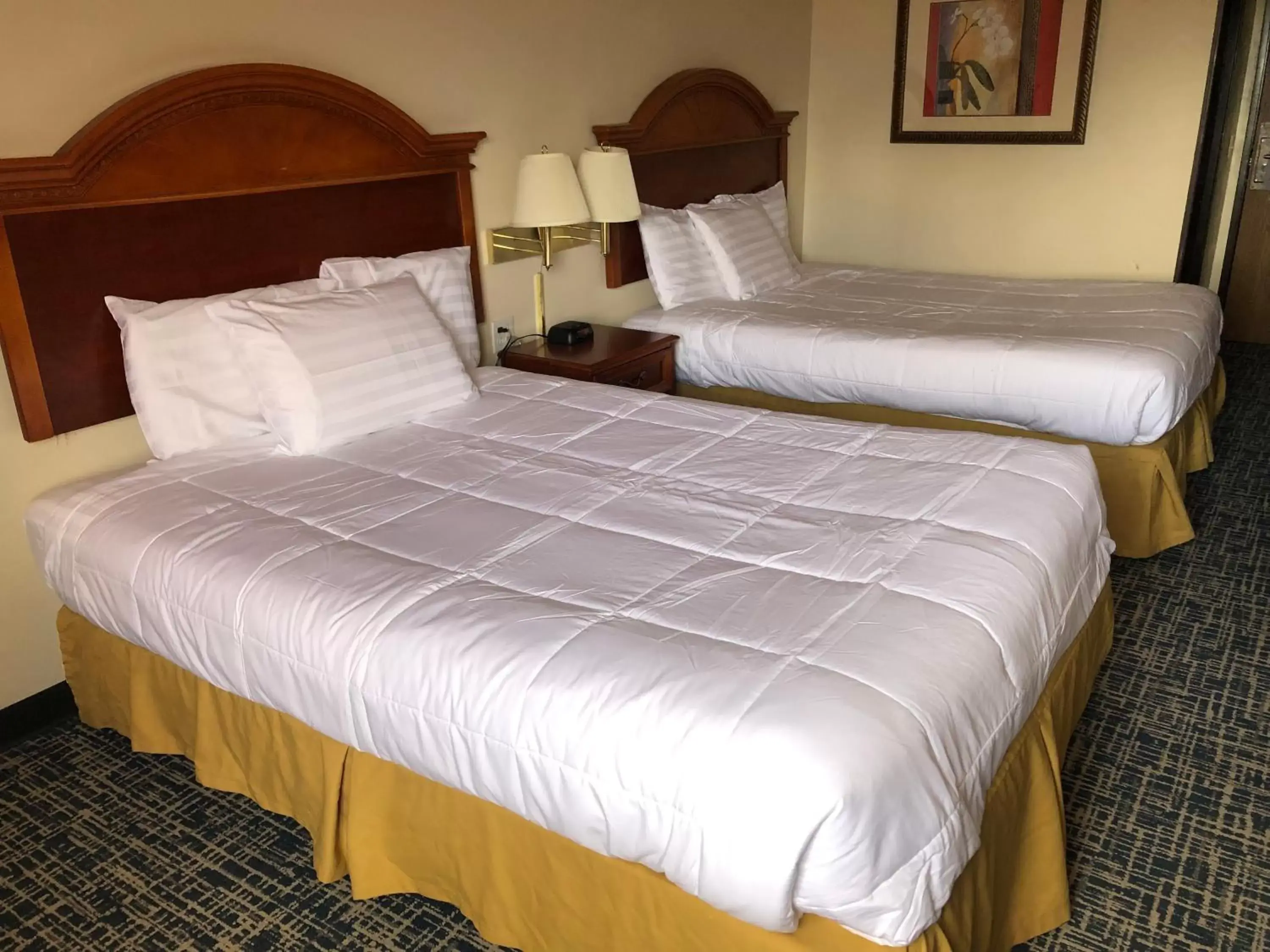 Queen Room with Two Queen Beds in Americas Best Value Inn - Gaylord Queen Room with Two Queen Beds in Americas Best Value Inn - Gaylord
