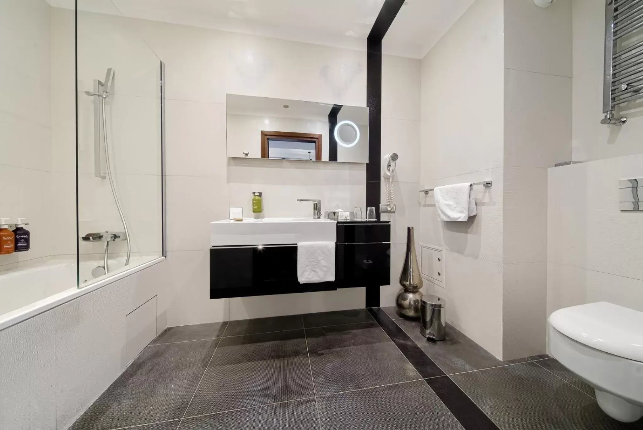 King Suite with River View - Terrace Access/Top Floor in Holiday Inn Bydgoszcz, an IHG Hotel King Suite with River View - Terrace Access/Top Floor in Holiday Inn Bydgoszcz, an IHG Hotel