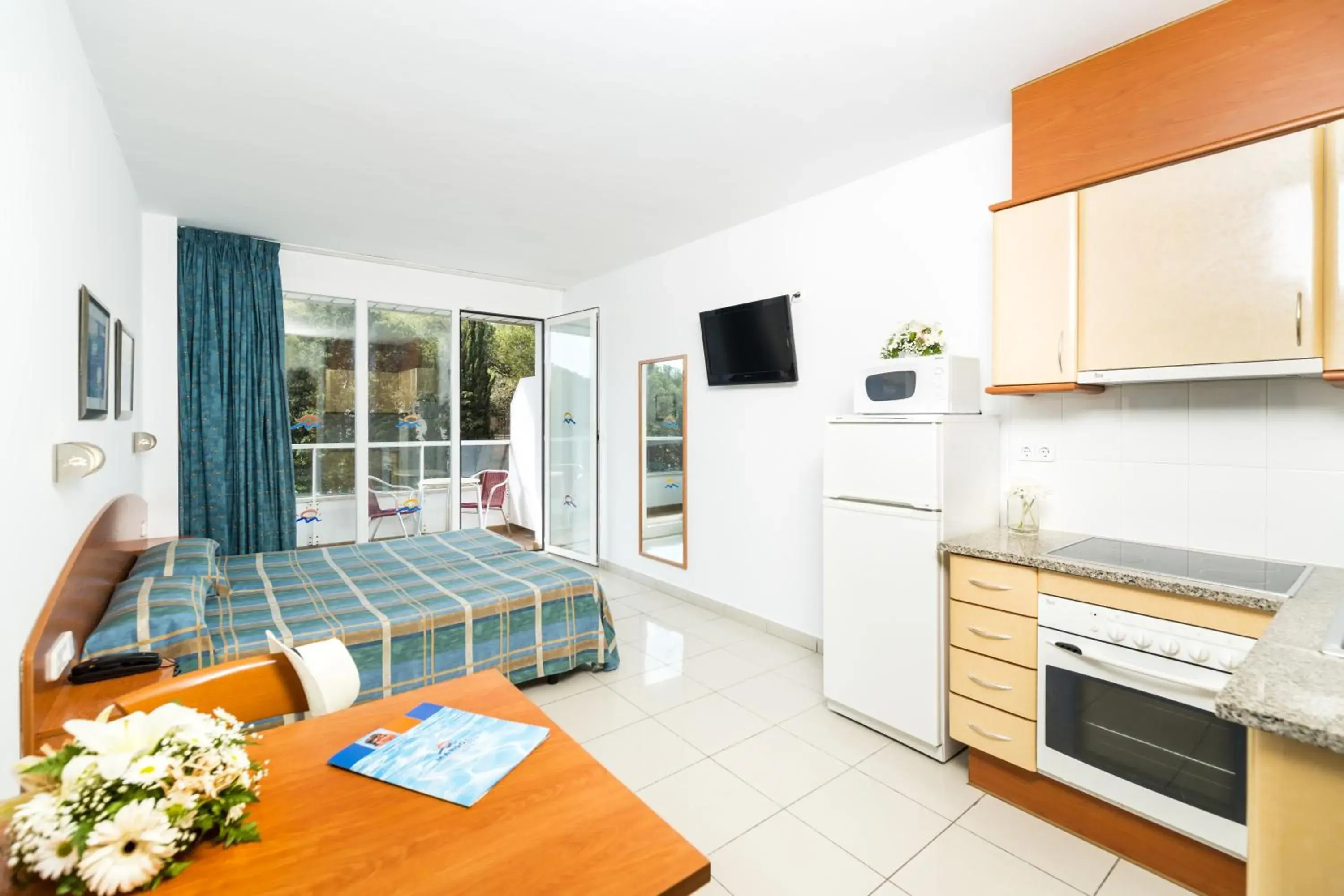 Individual Studio (1 adult) - single occupancy in Aparthotel Costa Encantada Individual Studio (1 adult) - single occupancy in Aparthotel Costa Encantada