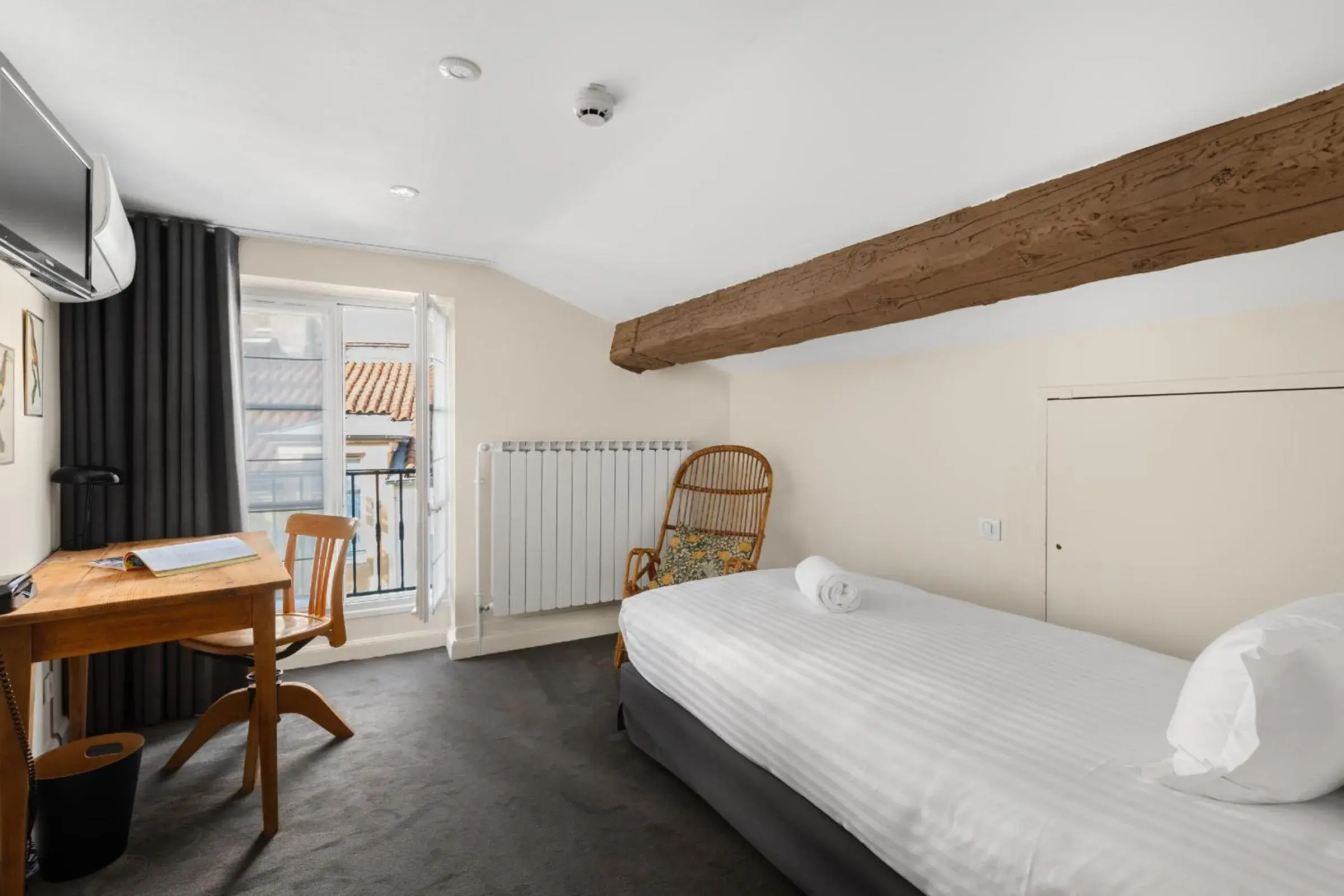 Standard Single Room in Le Phénix Hôtel Standard Single Room in Le Phénix Hôtel