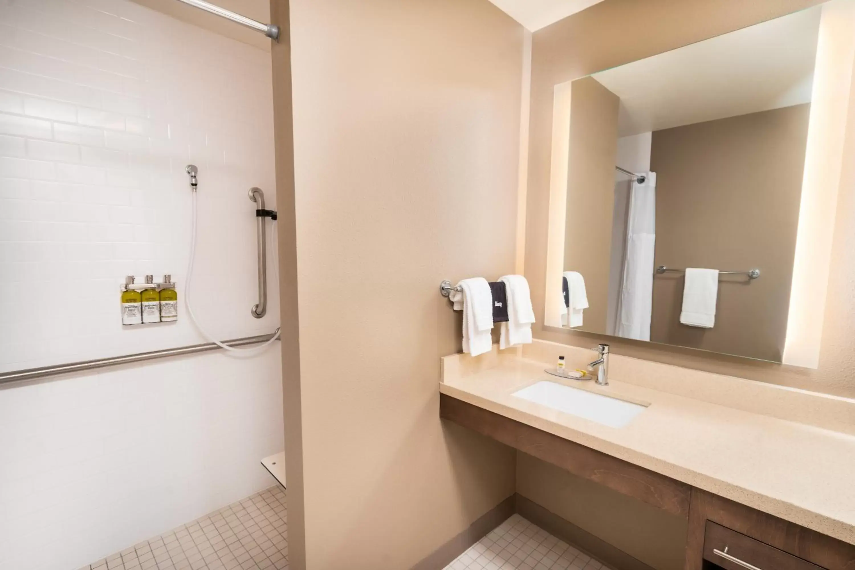 One-Bedroom King Suite with Accessible Roll-In Shower in Staybridge Suites Coeur d'Alene by IHG One-Bedroom King Suite with Accessible Roll-In Shower in Staybridge Suites Coeur d'Alene by IHG