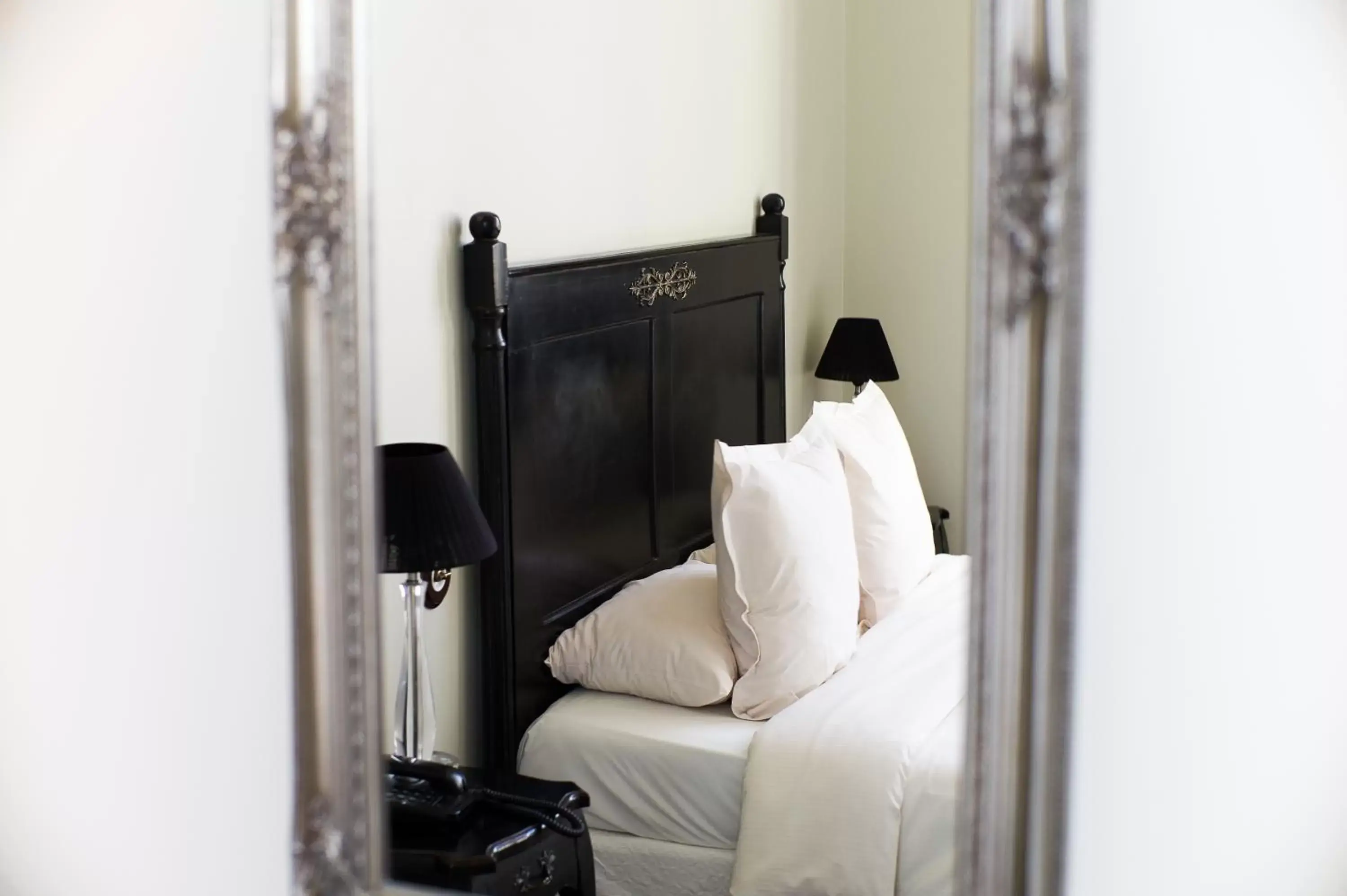 Noire Double Room in Hostellerie du Coq d'Or Noire Double Room in Hostellerie du Coq d'Or