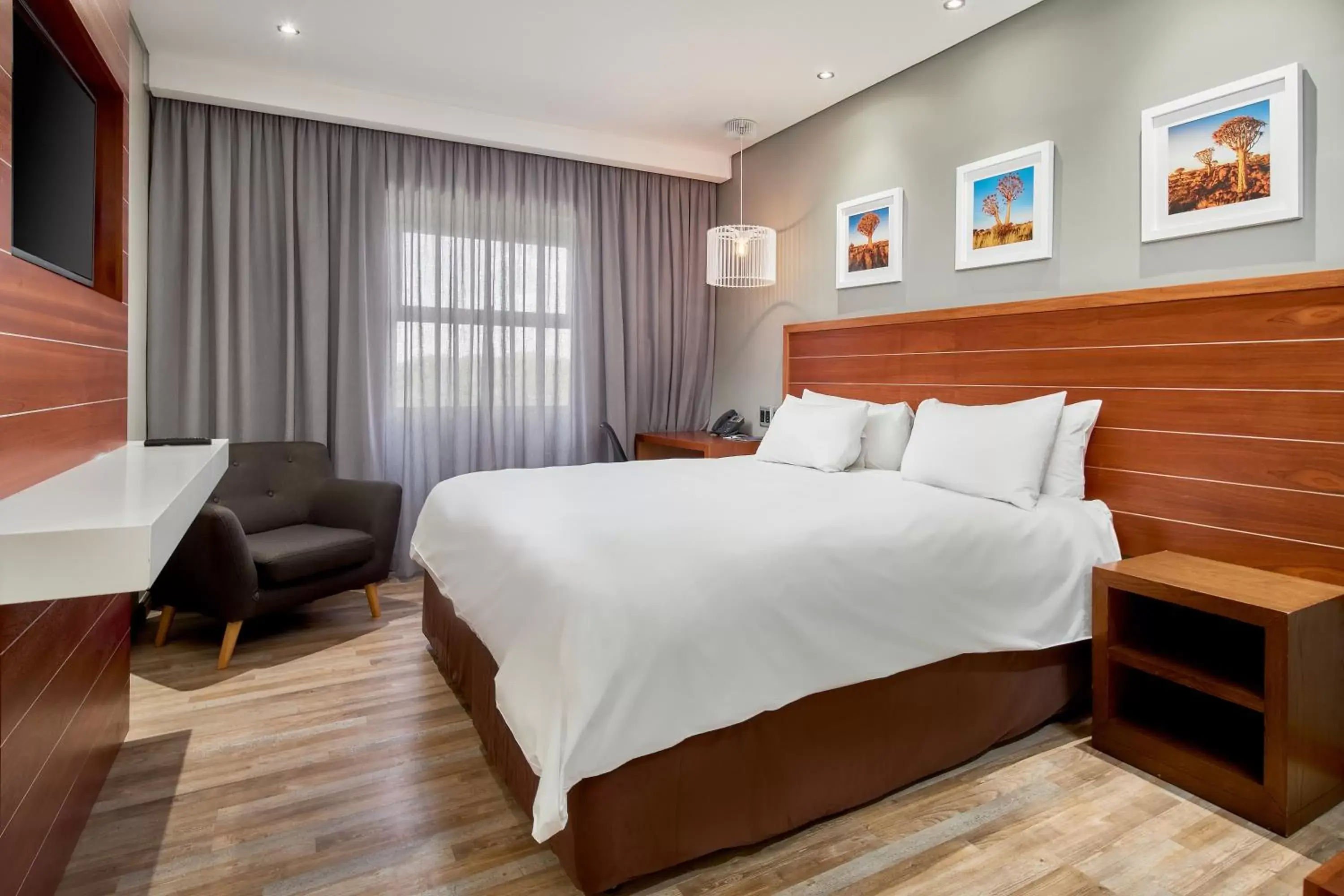 Superior King Room - single occupancy in Protea Hotel by Marriott Pretoria Hatfield Superior King Room - single occupancy in Protea Hotel by Marriott Pretoria Hatfield