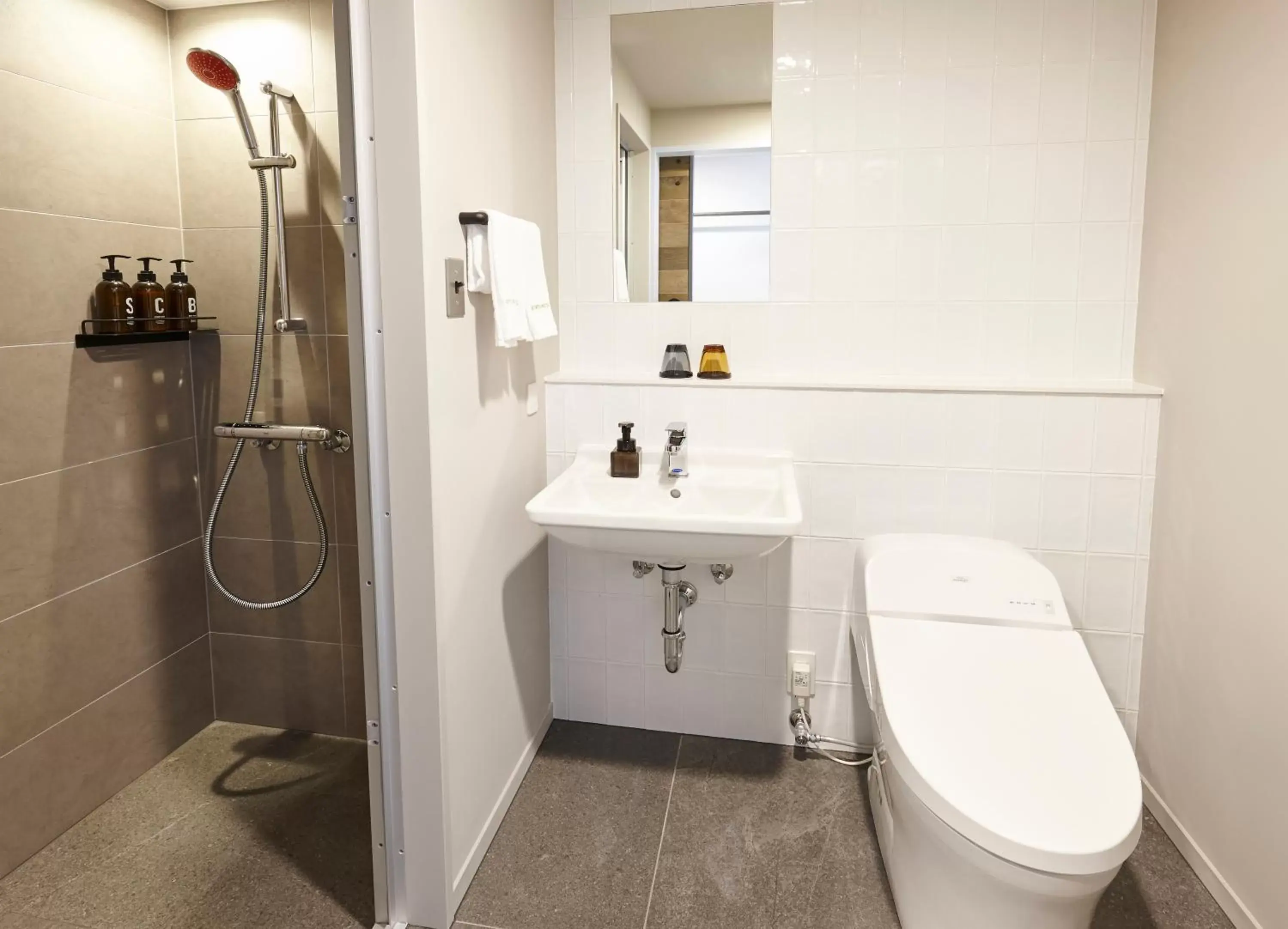 Superior Queen Room with Airport and River View in Kawasaki King Skyfront Tokyu REI Hotel Superior Queen Room with Airport and River View in Kawasaki King Skyfront Tokyu REI Hotel