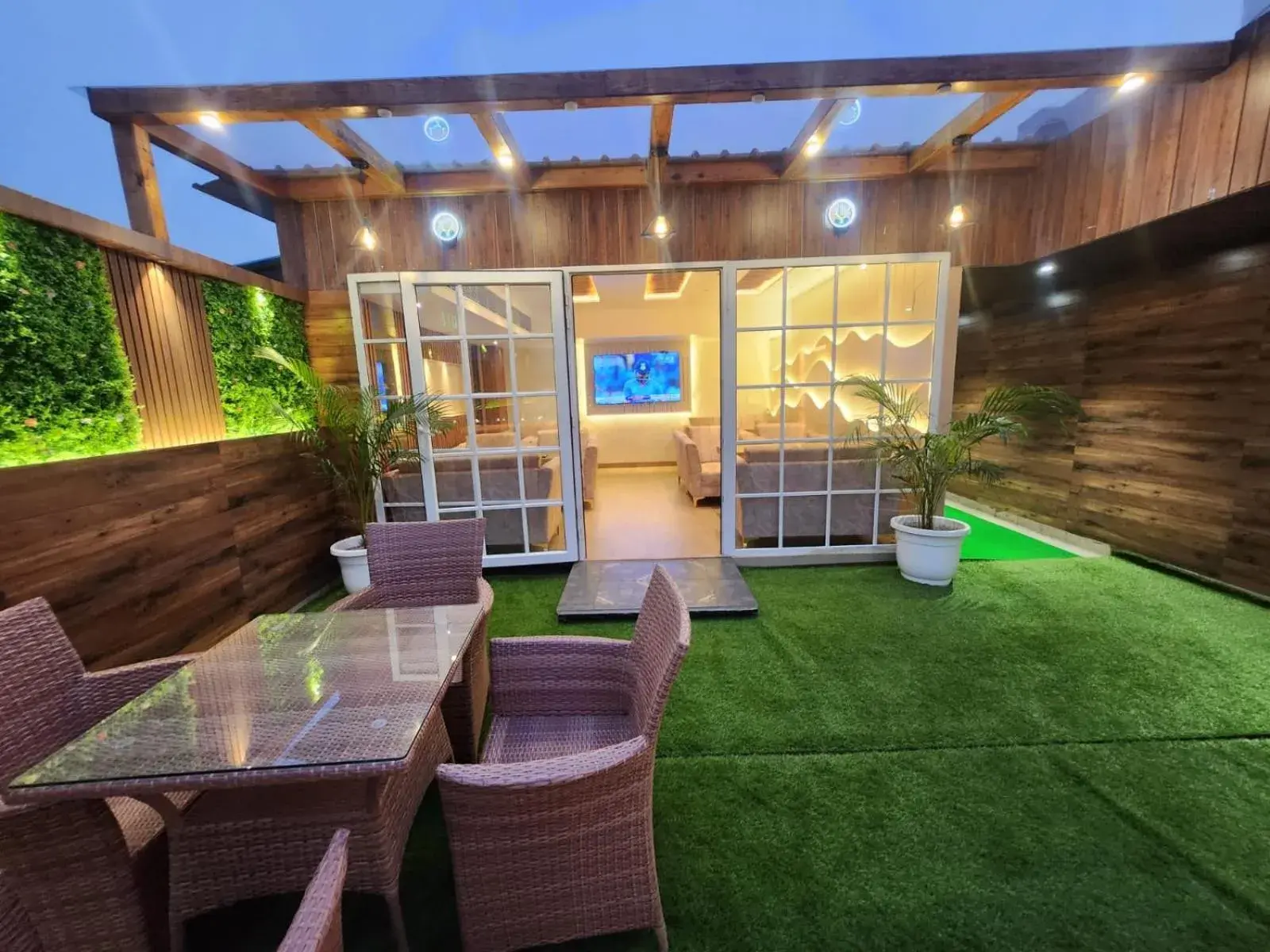 Hotel Gold Palace - 03 Mins Walk From New Delhi Railway Station Hotel Gold Palace - 03 Mins Walk From New Delhi Railway Station