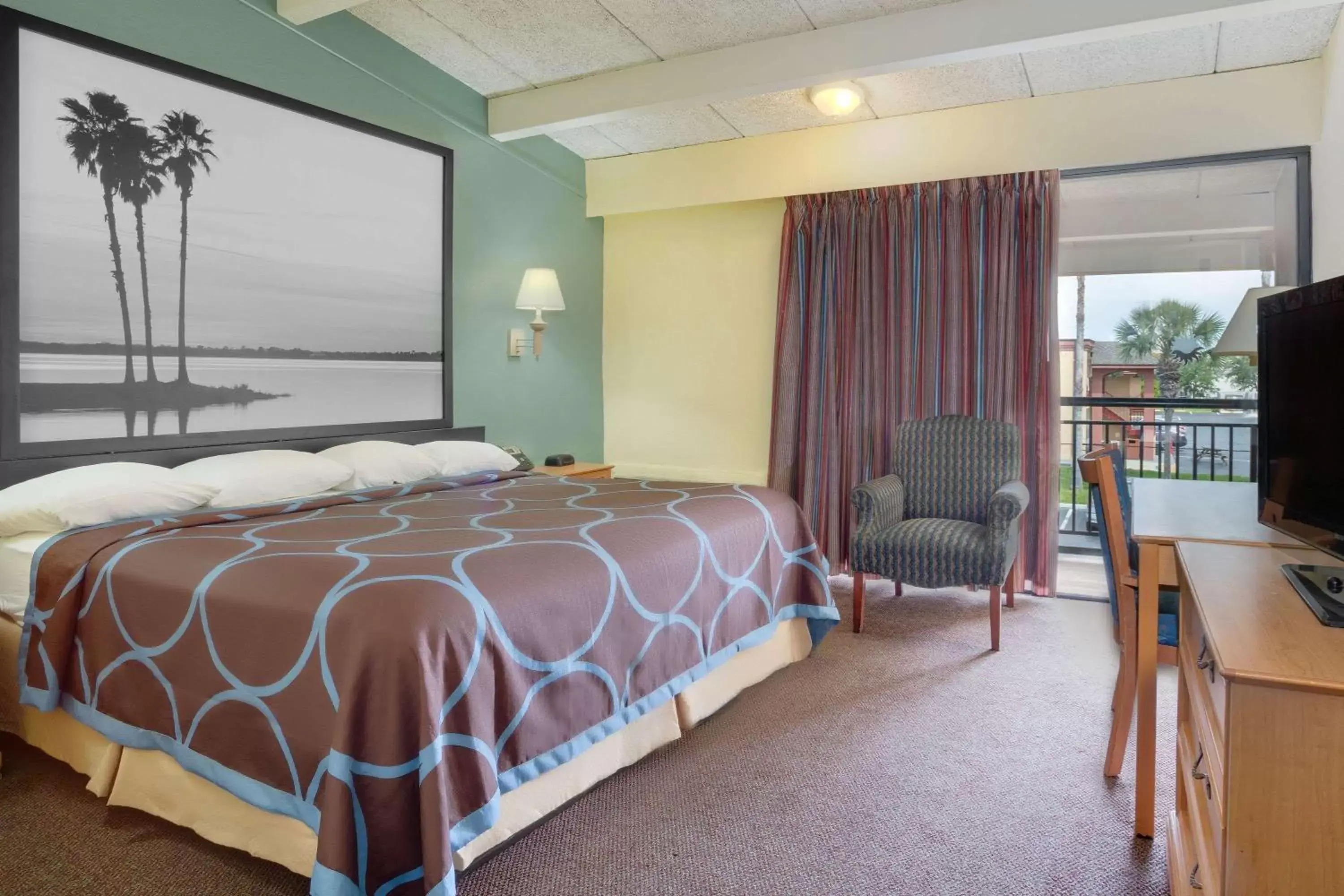 King Room with Roll-In Shower - Mobility/Hearing Accessible - Non-Smoking in Super 8 by Wyndham St. Augustine King Room with Roll-In Shower - Mobility/Hearing Accessible - Non-Smoking in Super 8 by Wyndham St. Augustine