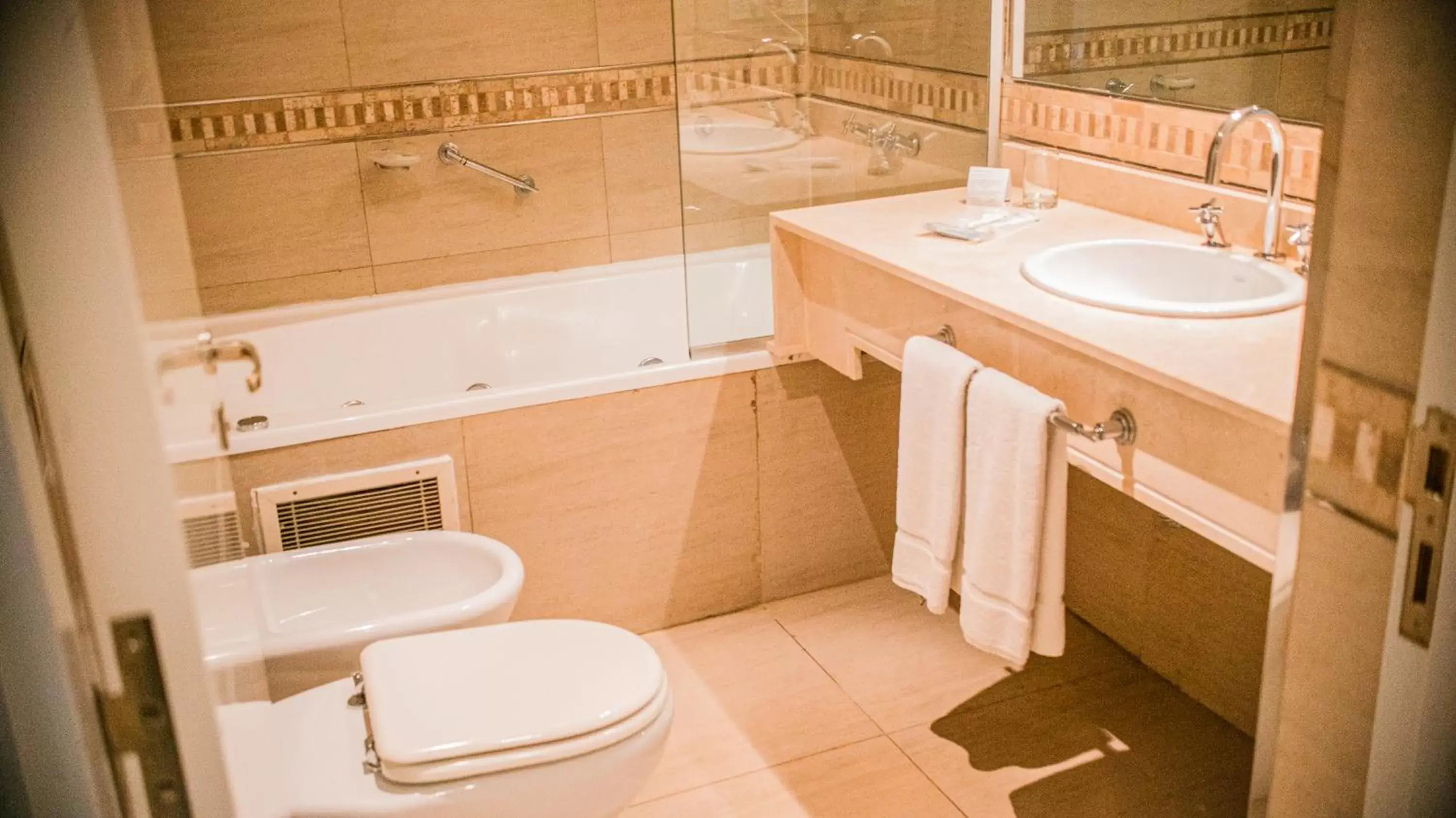 Superior Twin Room in Orfeo Suites Cordoba Superior Twin Room in Orfeo Suites Cordoba