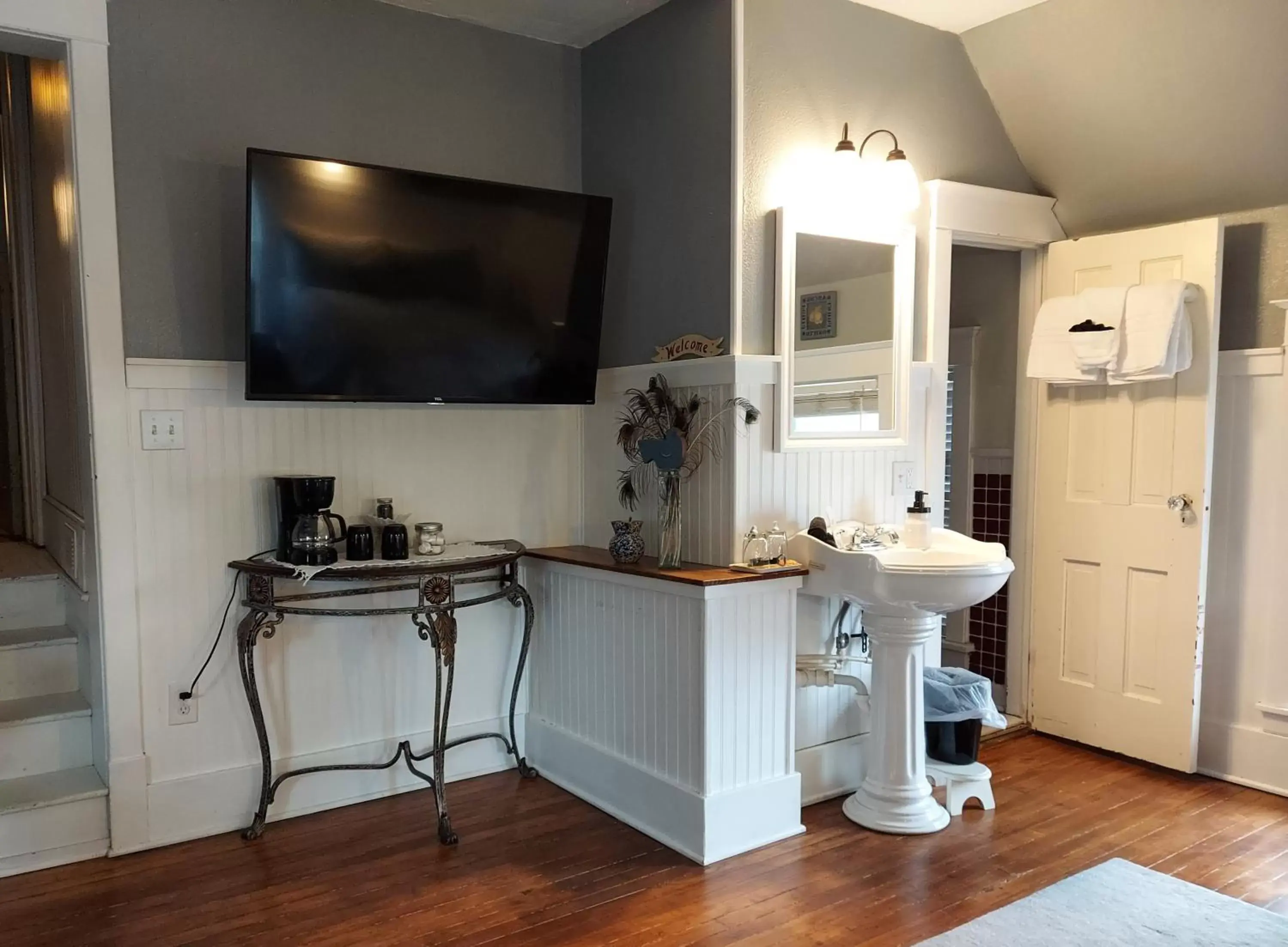 Queen Room with Garden View in The Inn at Ludington Queen Room with Garden View in The Inn at Ludington