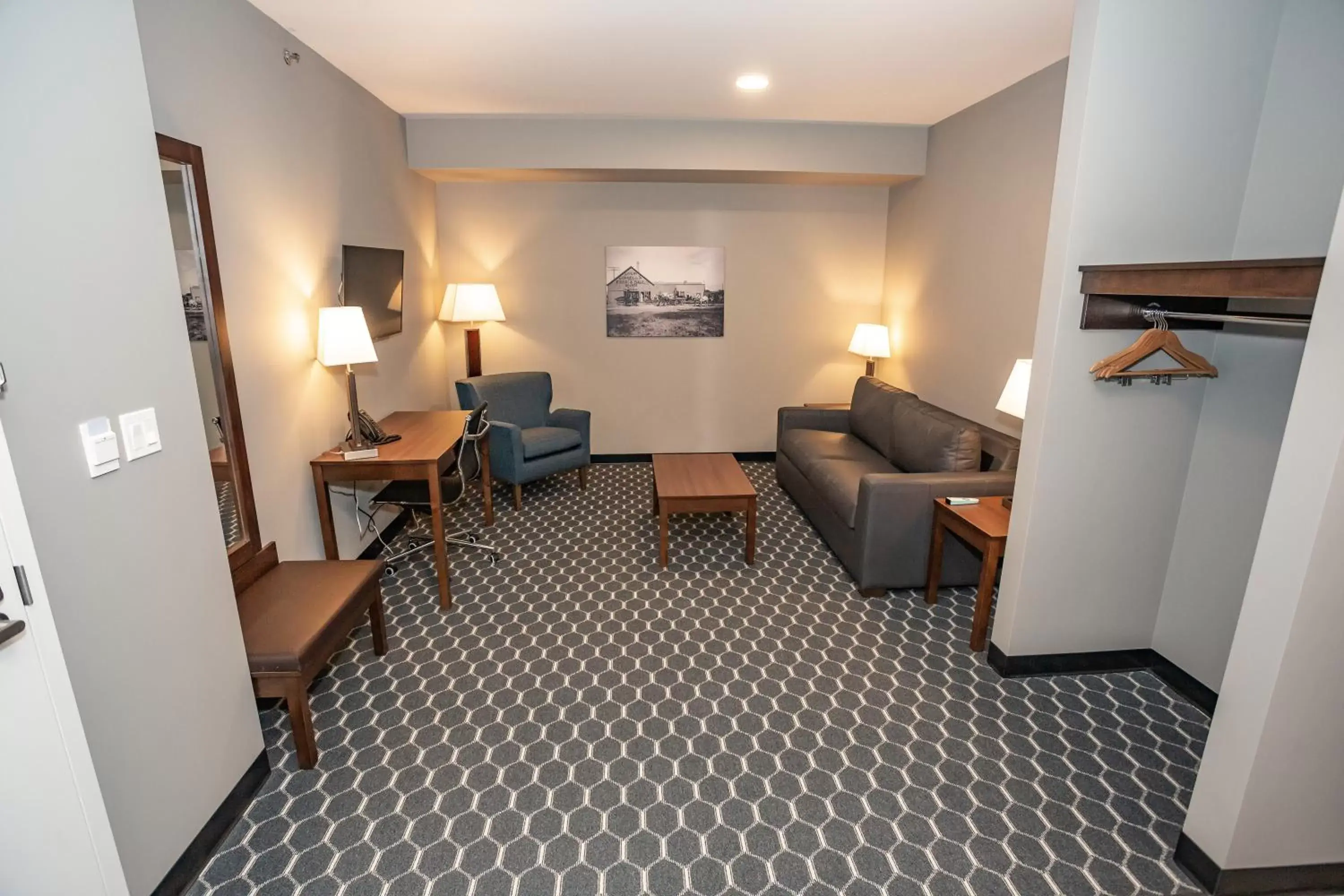 Two-Bedroom Suite in Carman Blue Crescent Hotel Two-Bedroom Suite in Carman Blue Crescent Hotel