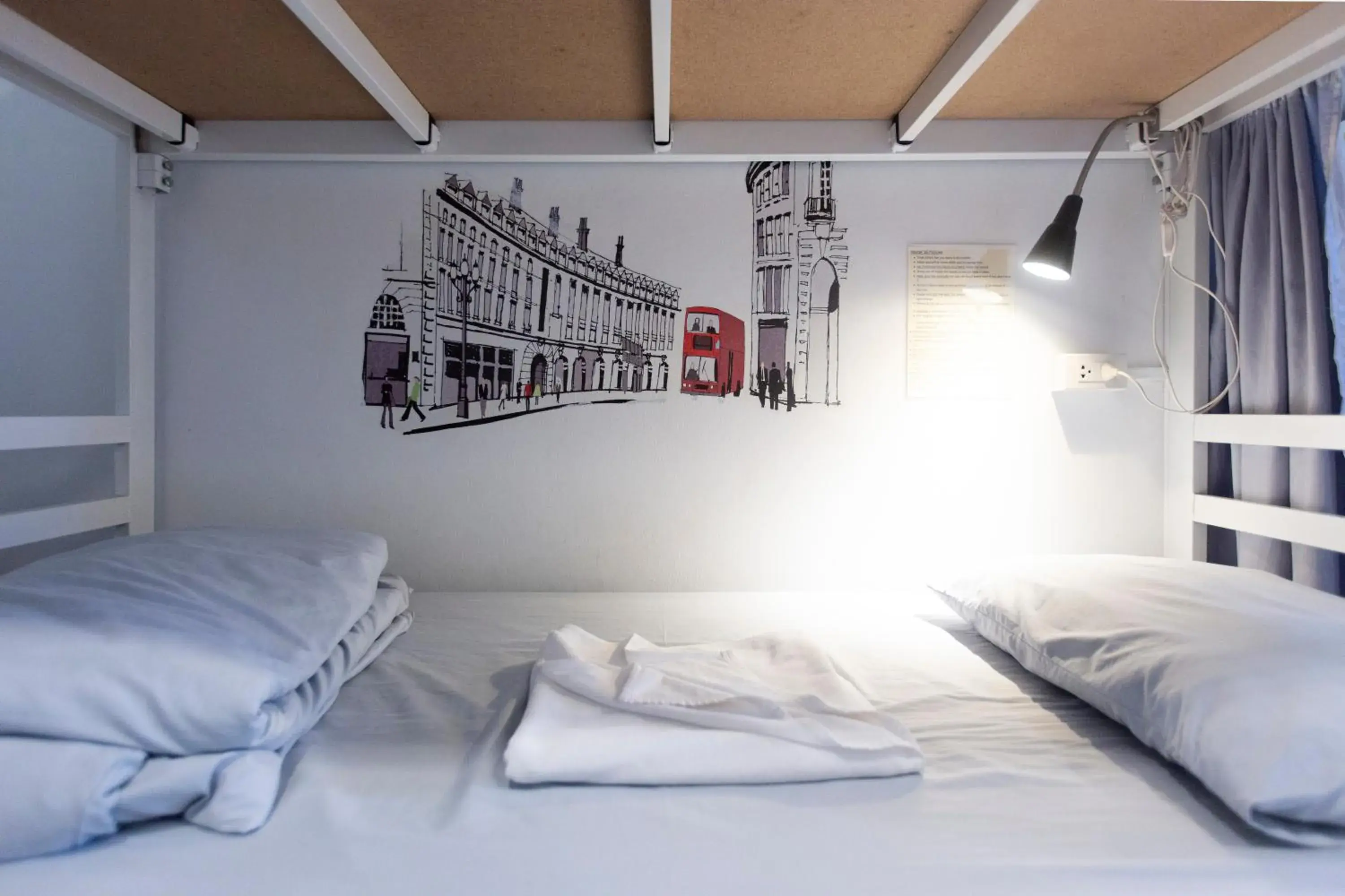 Standard Family Room with Shared Bathroom in Home 16 (Hostel 16) Standard Family Room with Shared Bathroom in Home 16 (Hostel 16)