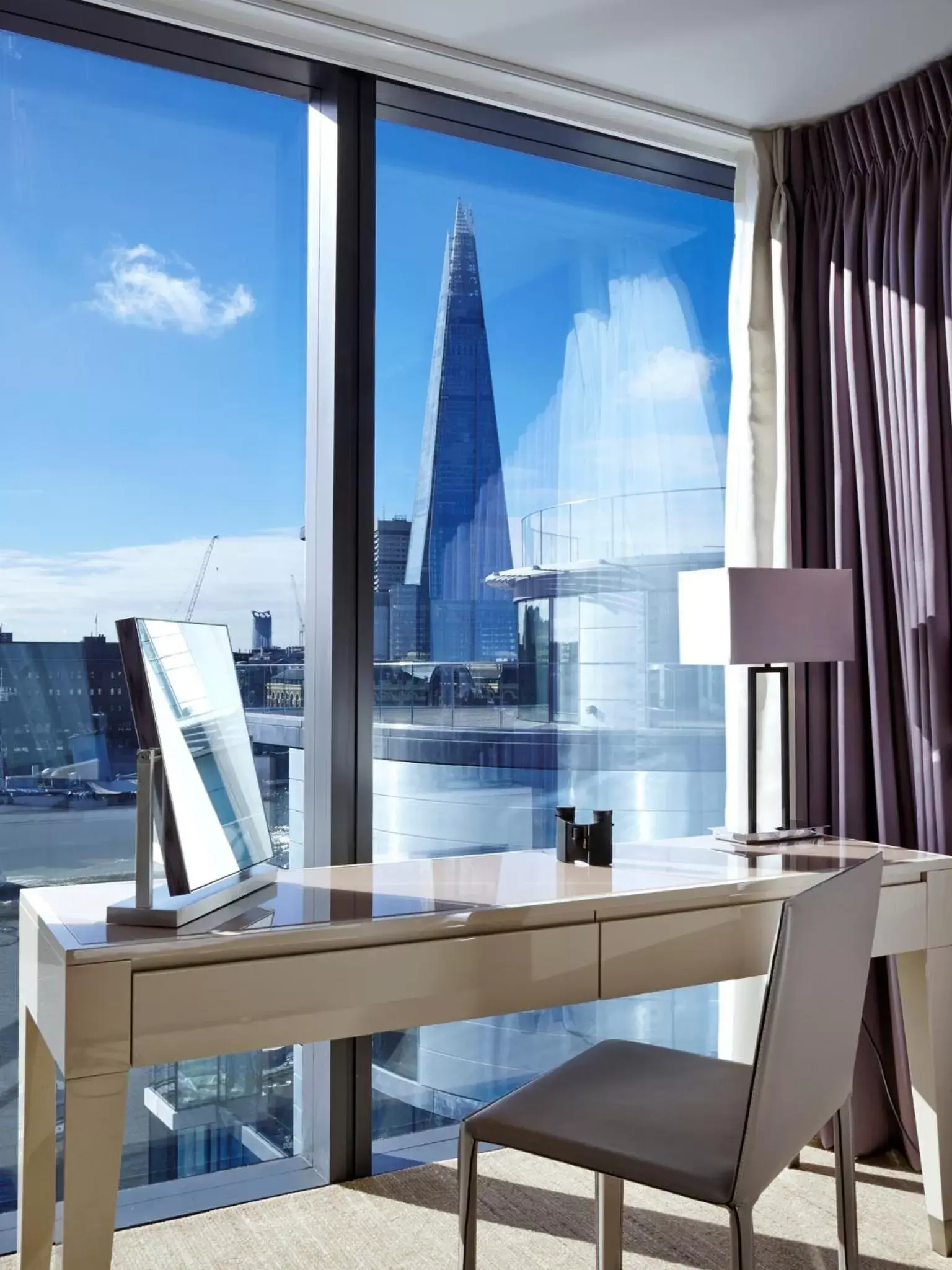 Two-Bedroom Apartment with River View in Cheval Three Quays at The Tower of London Two-Bedroom Apartment with River View in Cheval Three Quays at The Tower of London