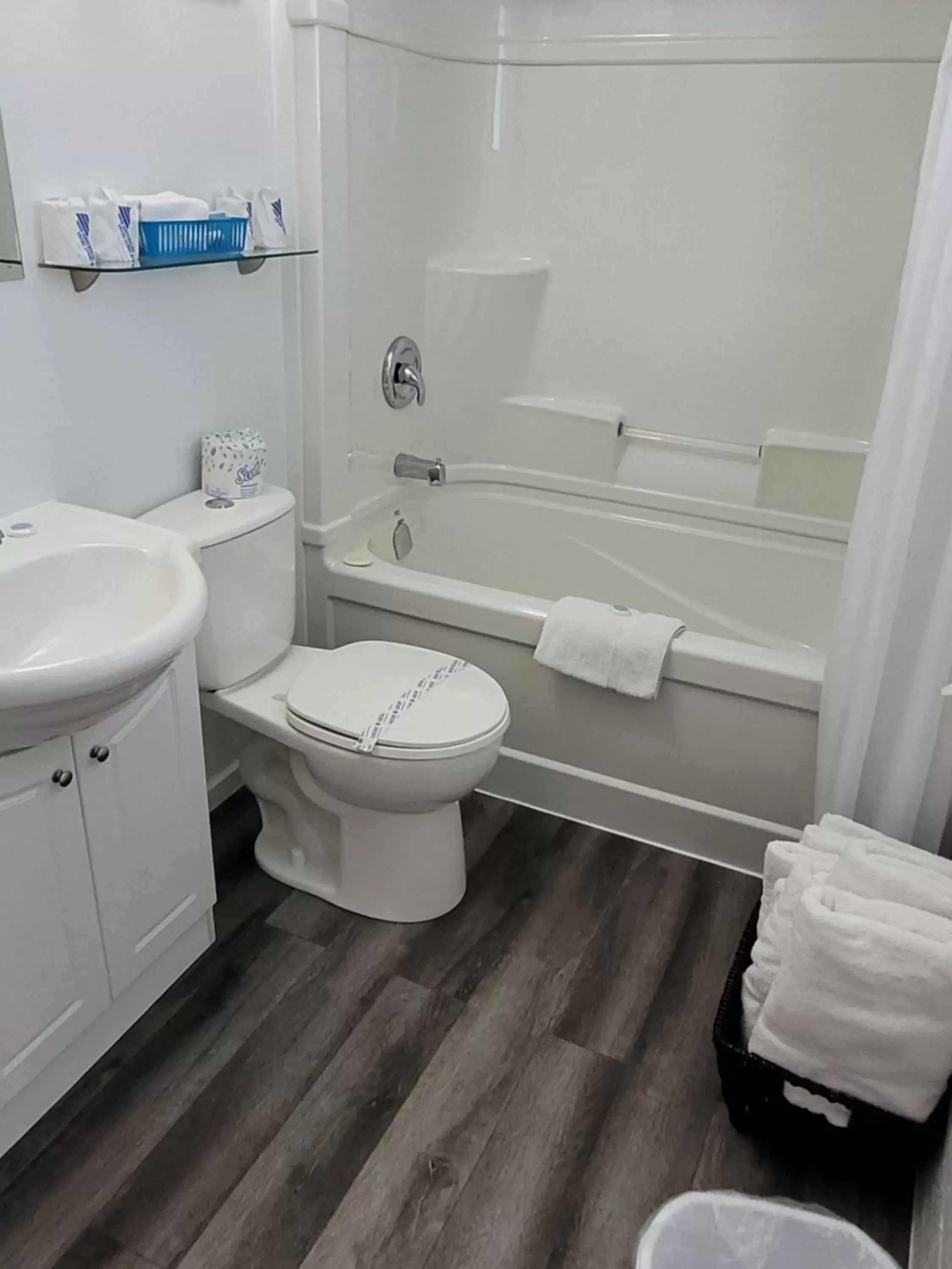 Deluxe King Studio in Pines Motel Deluxe King Studio in Pines Motel