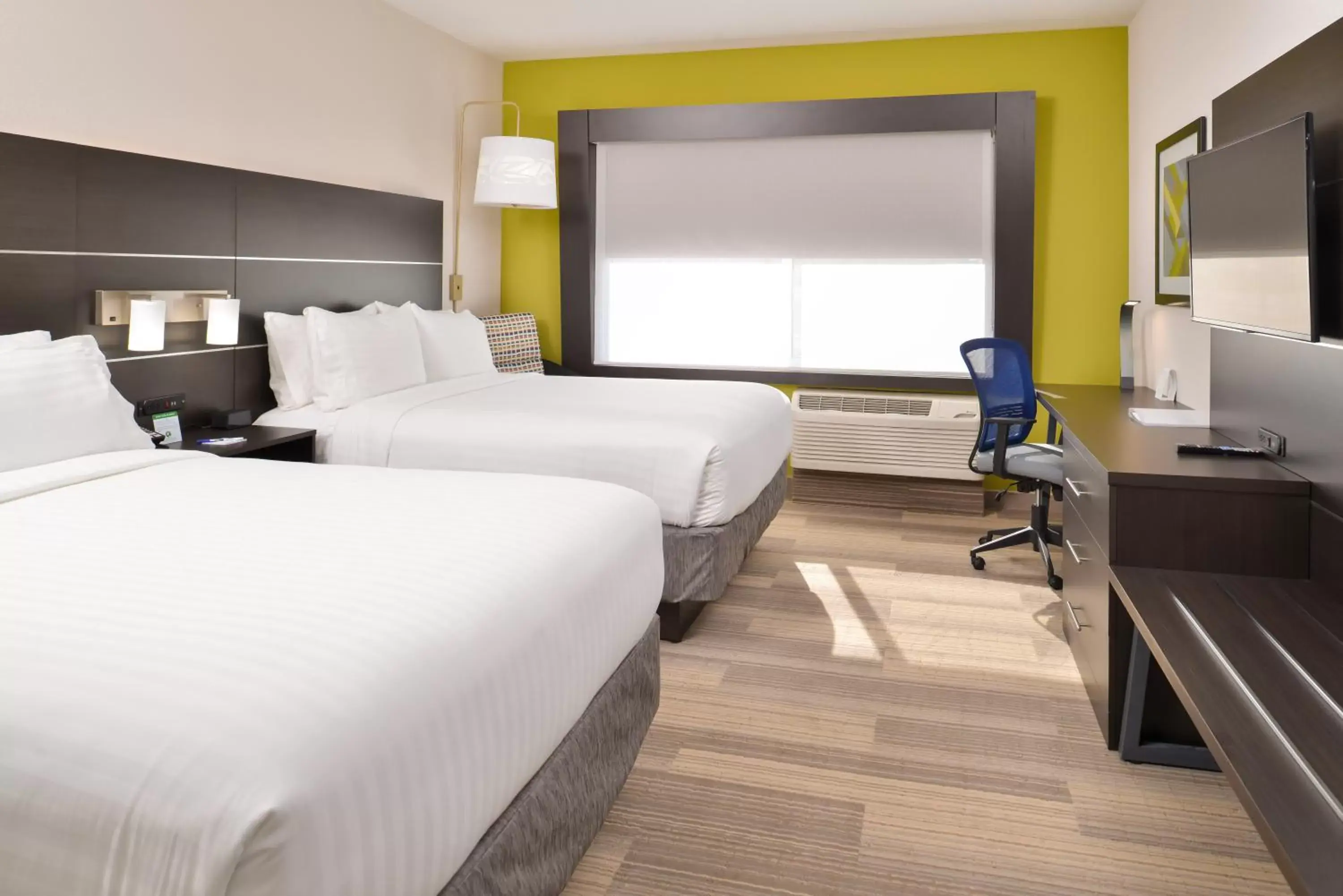 Standard Queen Room with Two Queen Beds in Holiday Inn Express & Suites - Kansas City - Lee's Summit by IHG Standard Queen Room with Two Queen Beds in Holiday Inn Express & Suites - Kansas City - Lee's Summit by IHG