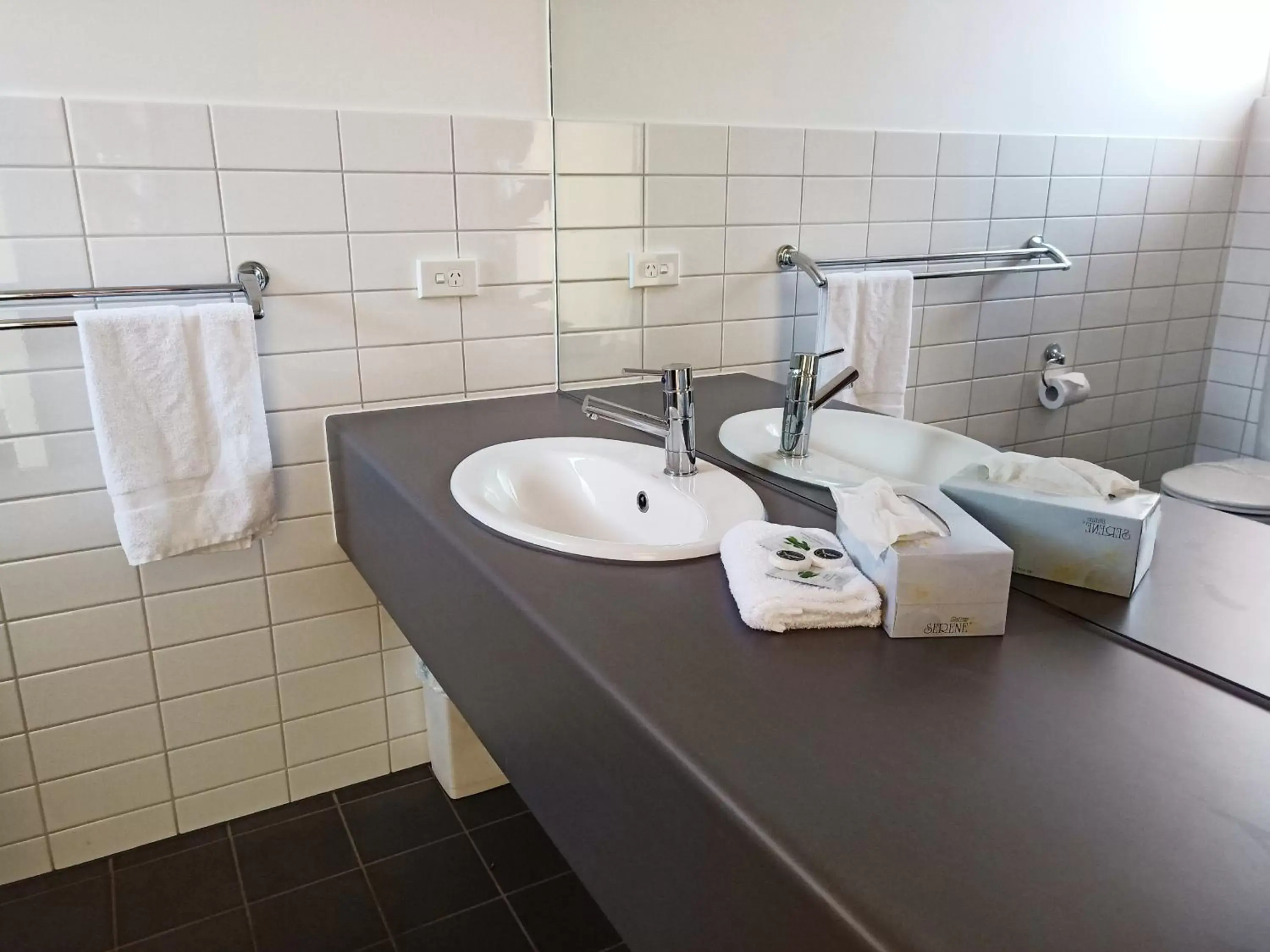 Standard Queen Room in Glen Inn Standard Queen Room in Glen Inn