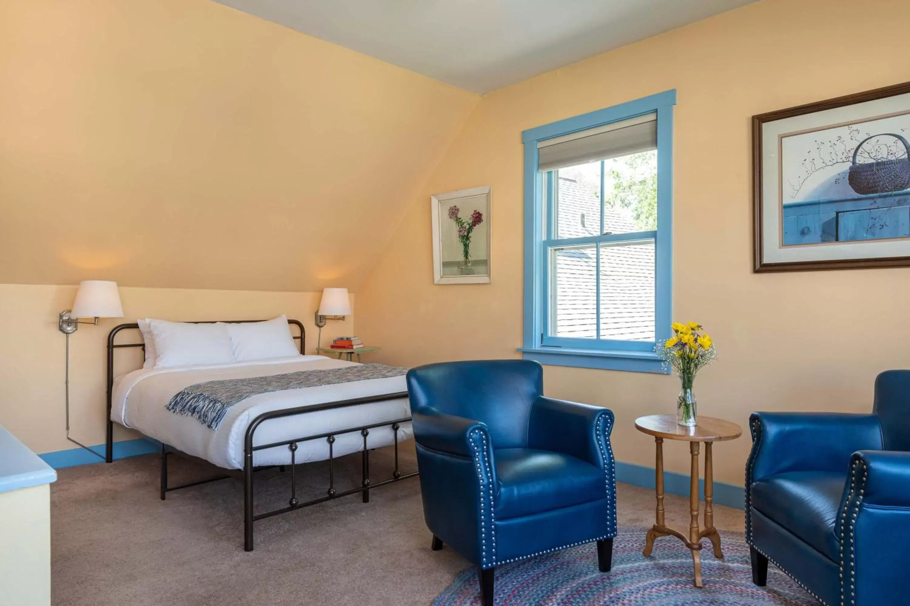 Deluxe Queen Studio in Old Stagecoach Inn Deluxe Queen Studio in Old Stagecoach Inn