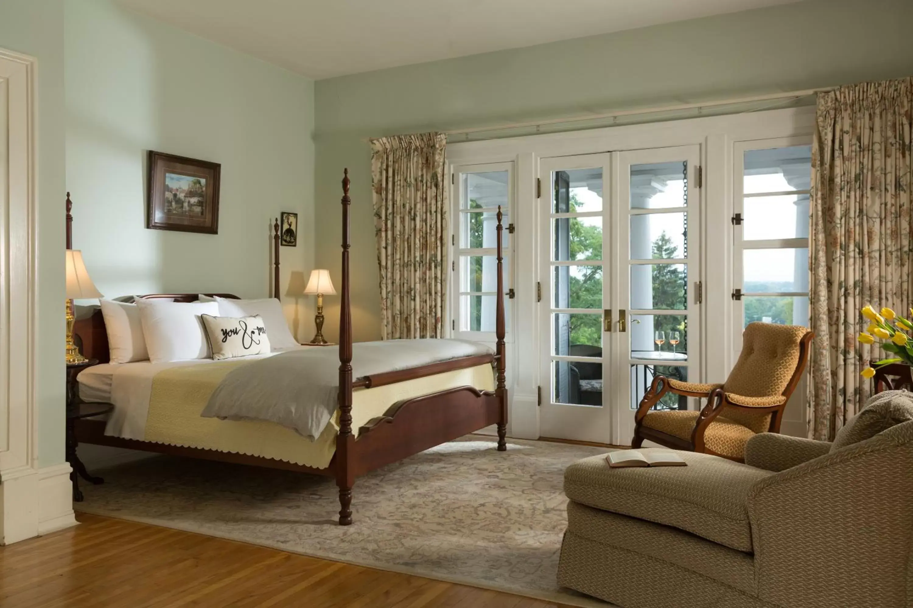 King Room with Balcony in Mercersburg Inn King Room with Balcony in Mercersburg Inn