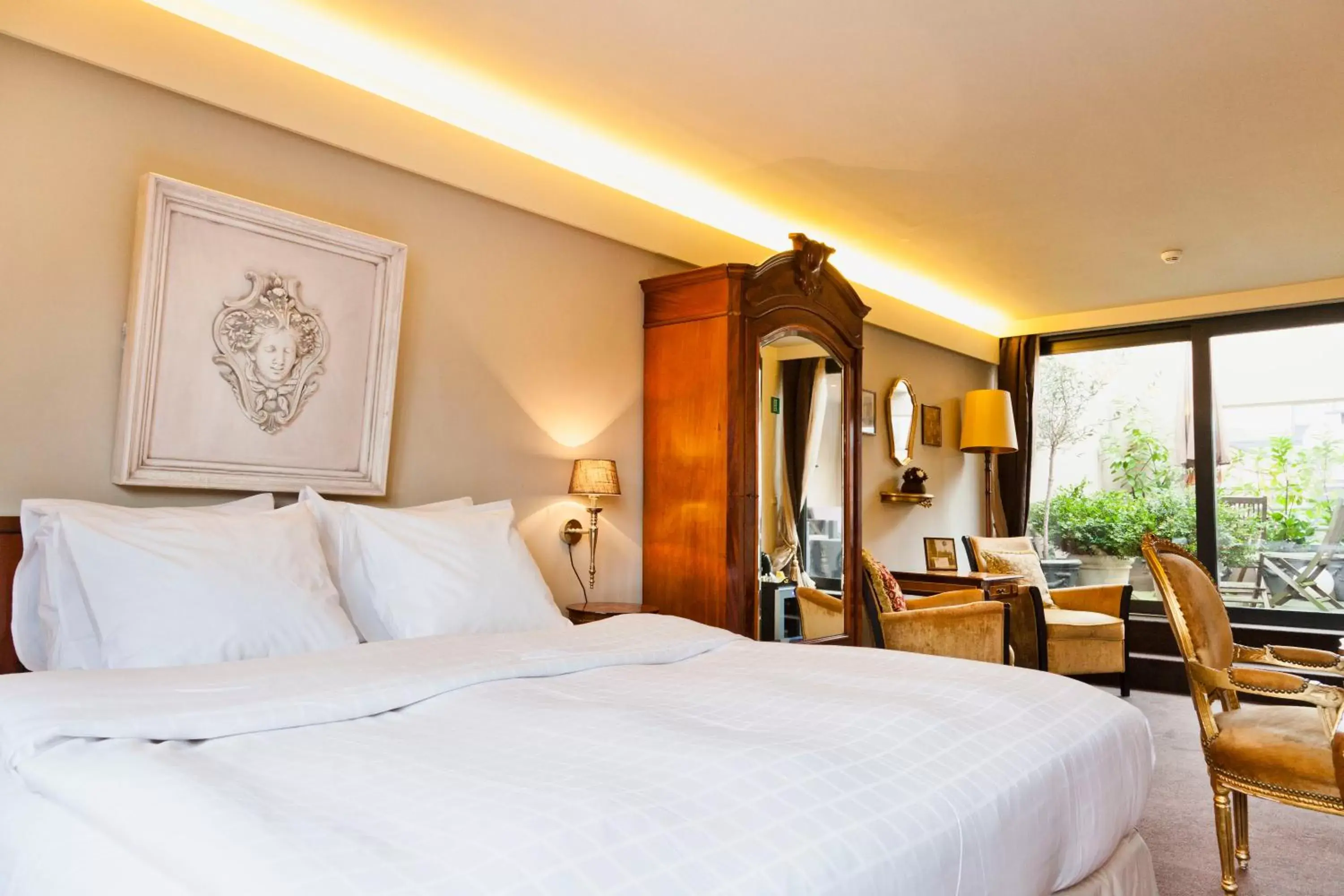 Junior Suite with Terrace in Hotel Diamonds and Pearls Junior Suite with Terrace in Hotel Diamonds and Pearls