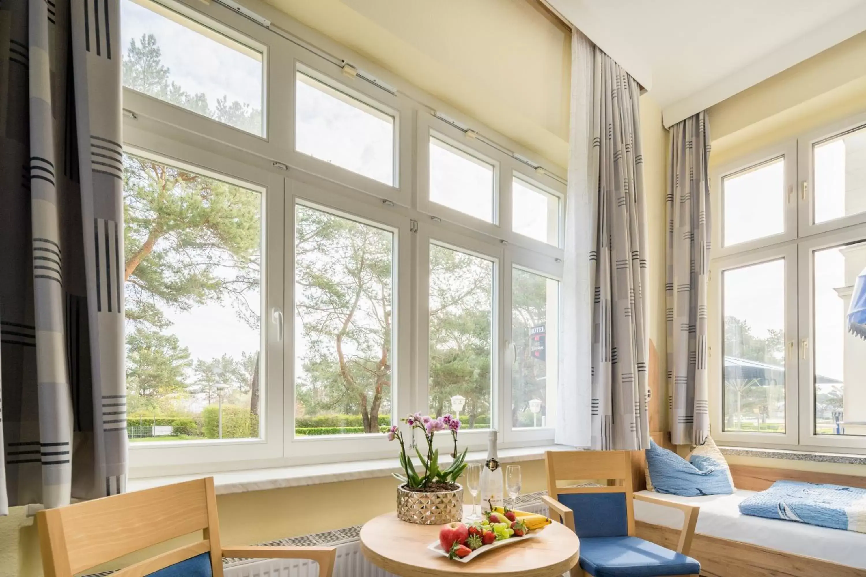 Standard Triple Room in Hotel Seestern Standard Triple Room in Hotel Seestern