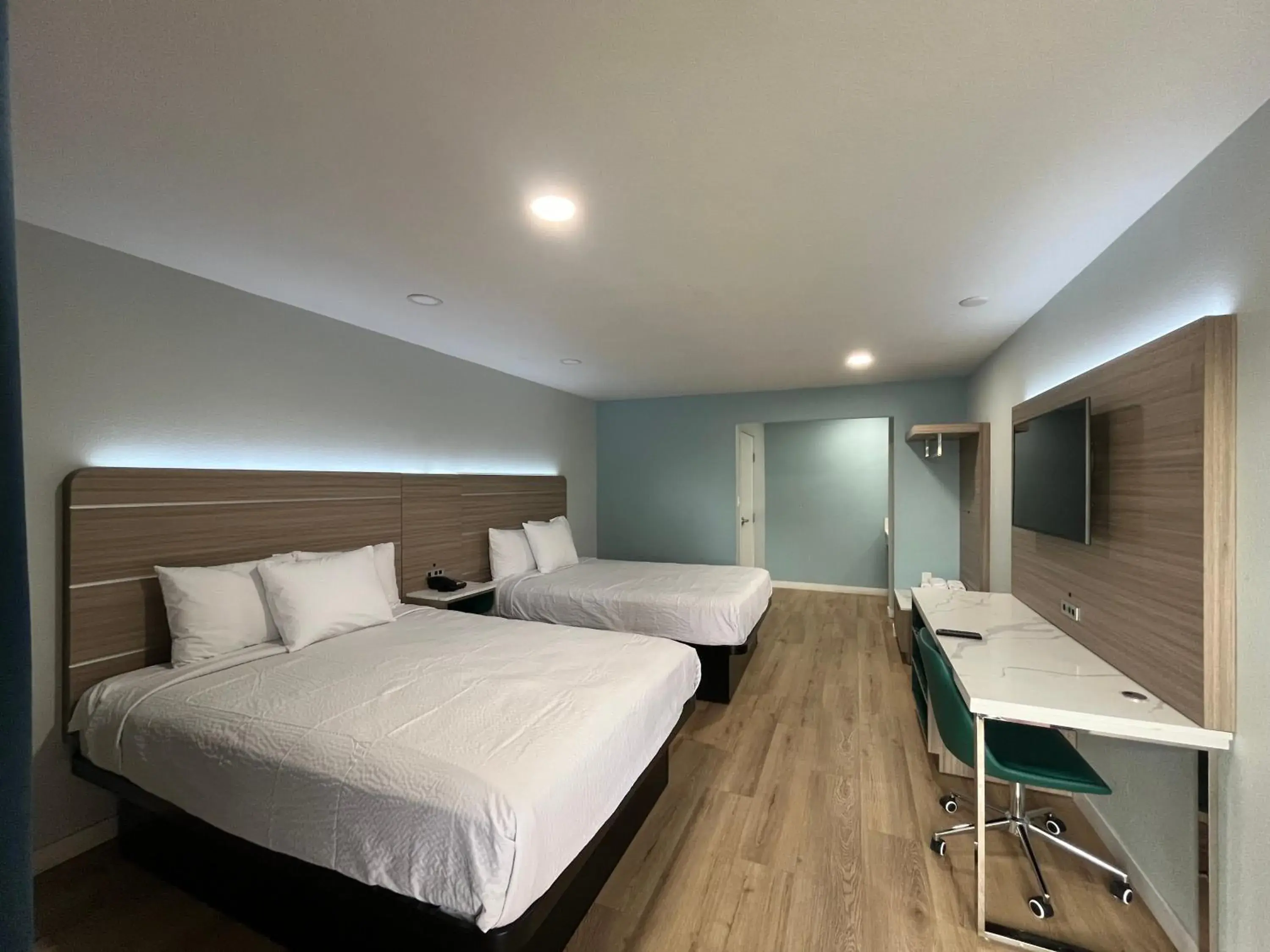 Queen Room with Two Queen Beds - Non-Smoking in Lemon Tree Motel Queen Room with Two Queen Beds - Non-Smoking in Lemon Tree Motel