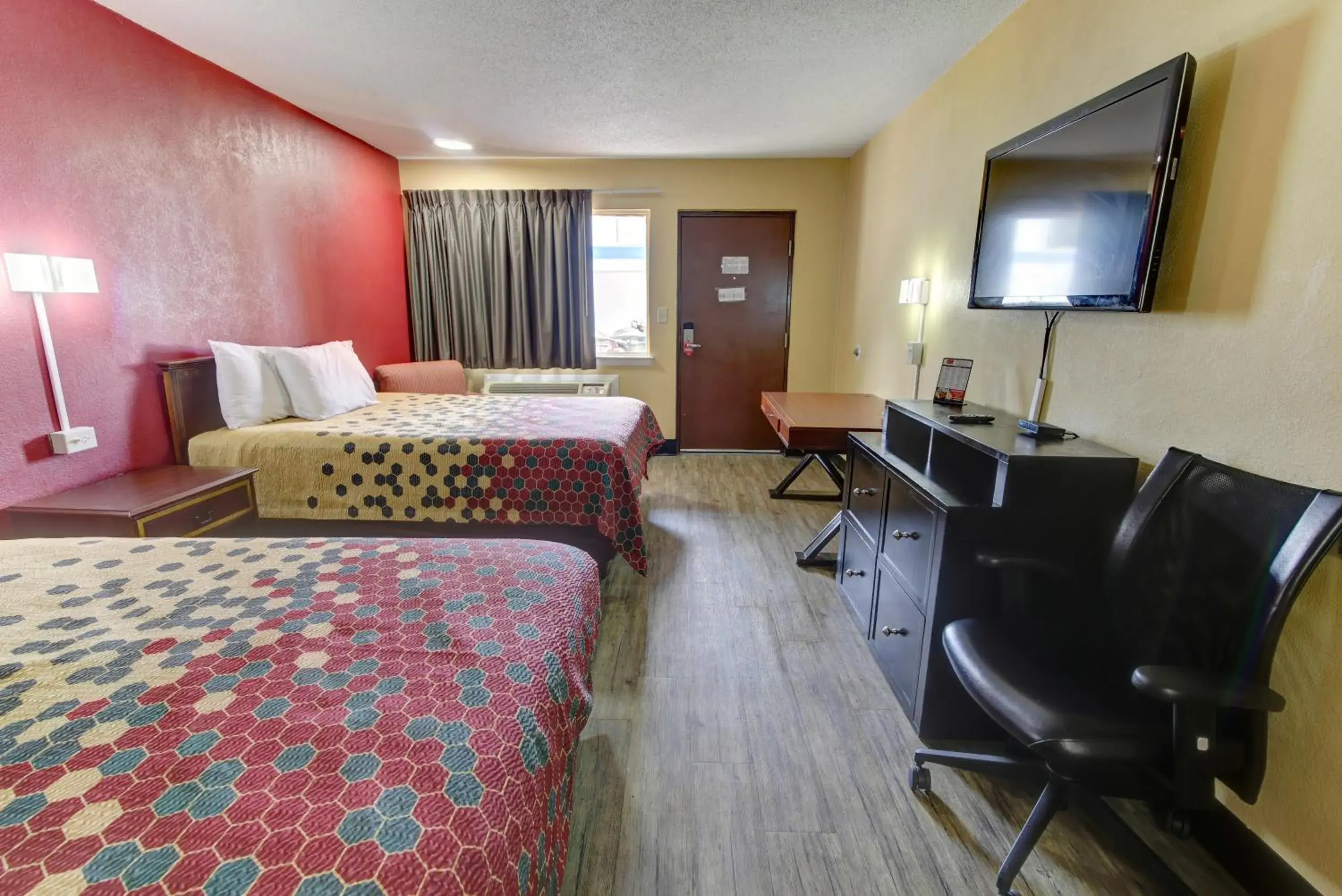Double Room with Two Double Beds - Smoking in Econo Lodge Virginia Beach Town Center Double Room with Two Double Beds - Smoking in Econo Lodge Virginia Beach Town Center