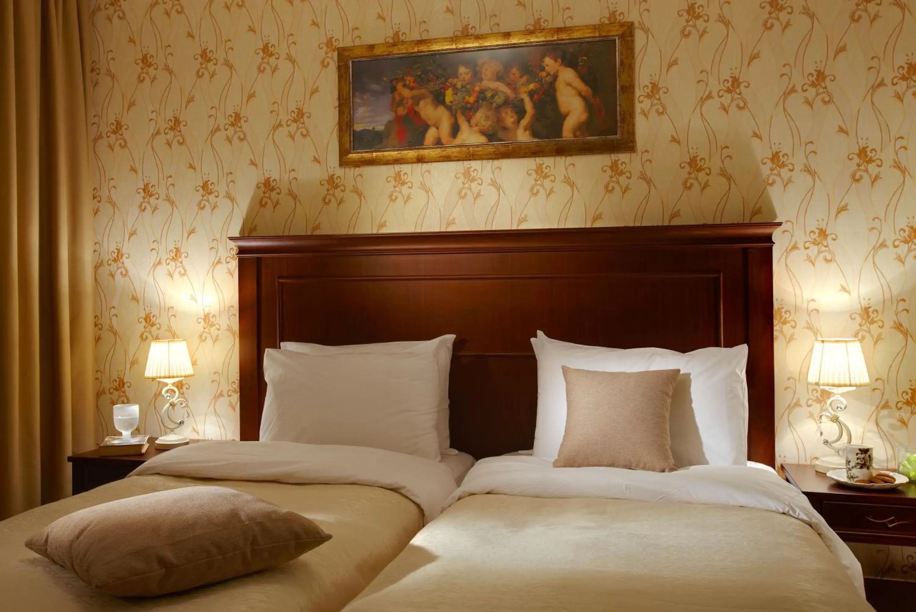 Deluxe Suite in Premier Luxury Mountain Resort Deluxe Suite in Premier Luxury Mountain Resort