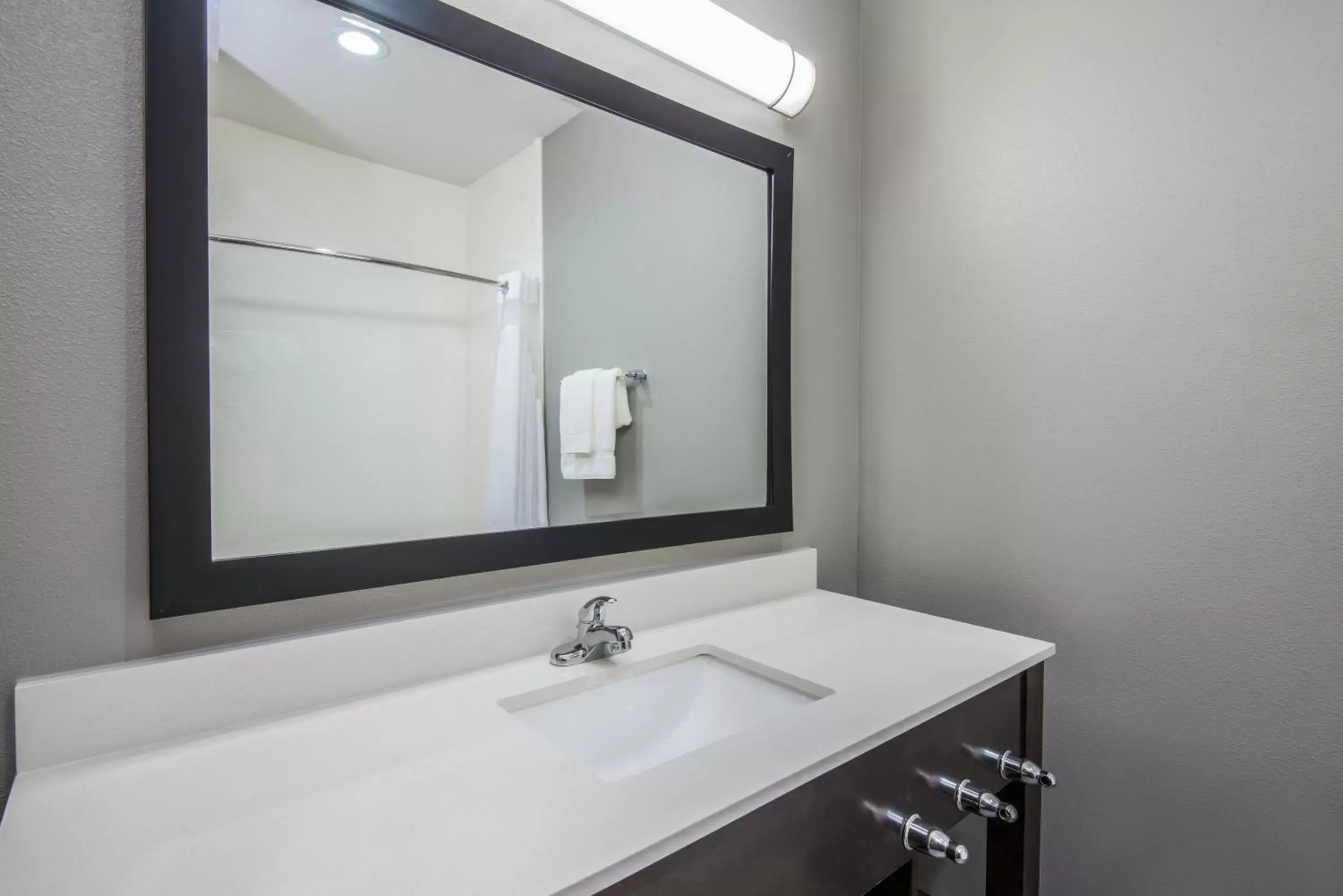 Suite with Mobility Accessible Tub - Non-Smoking in Holiday Inn Express & Suites Stillwater - University Area by IHG Suite with Mobility Accessible Tub - Non-Smoking in Holiday Inn Express & Suites Stillwater - University Area by IHG