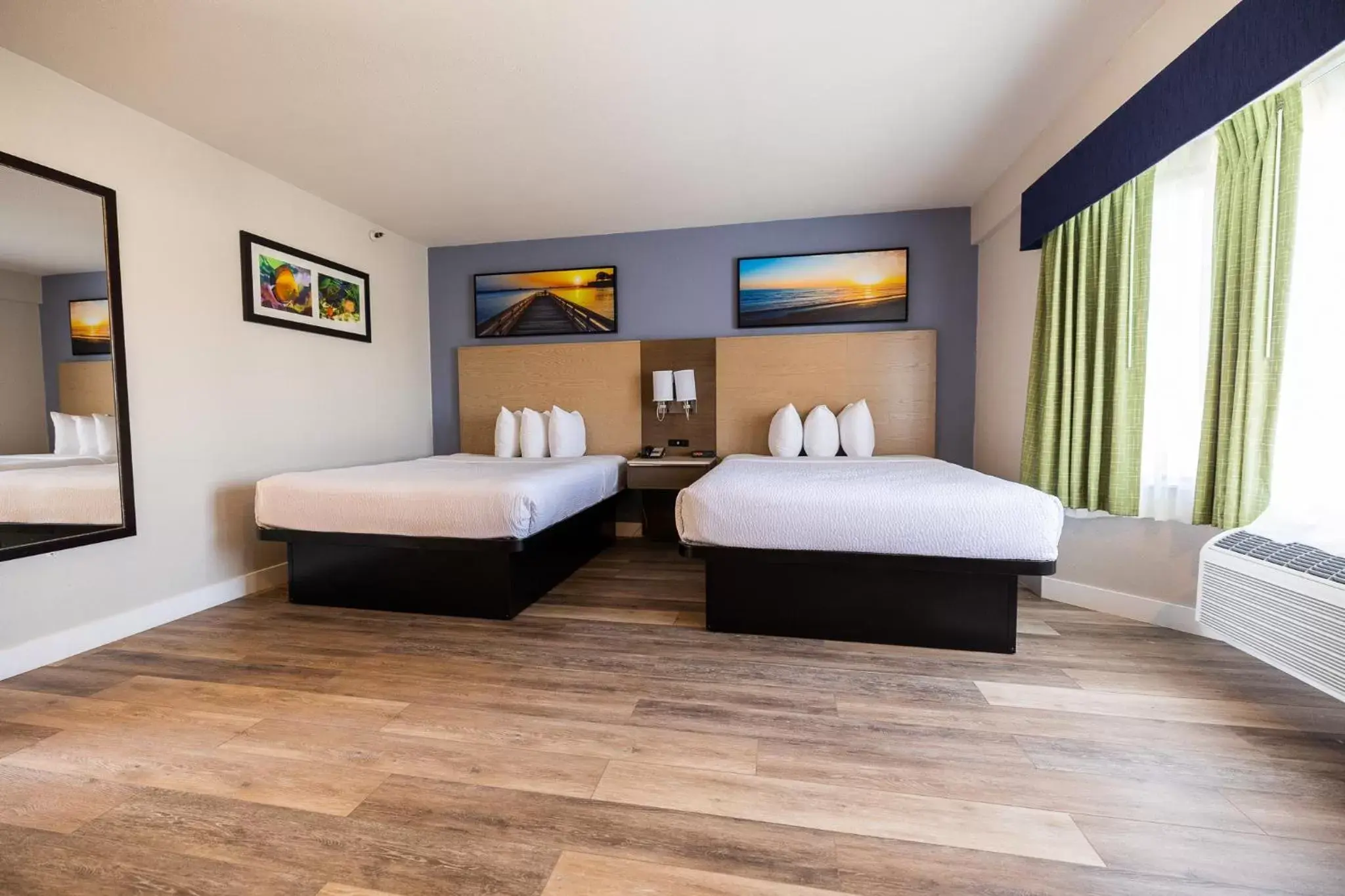 Standard Two Queens bedroom Nonsmoking in Days Inn by Wyndham Monterey Downtown Standard Two Queens bedroom Nonsmoking in Days Inn by Wyndham Monterey Downtown