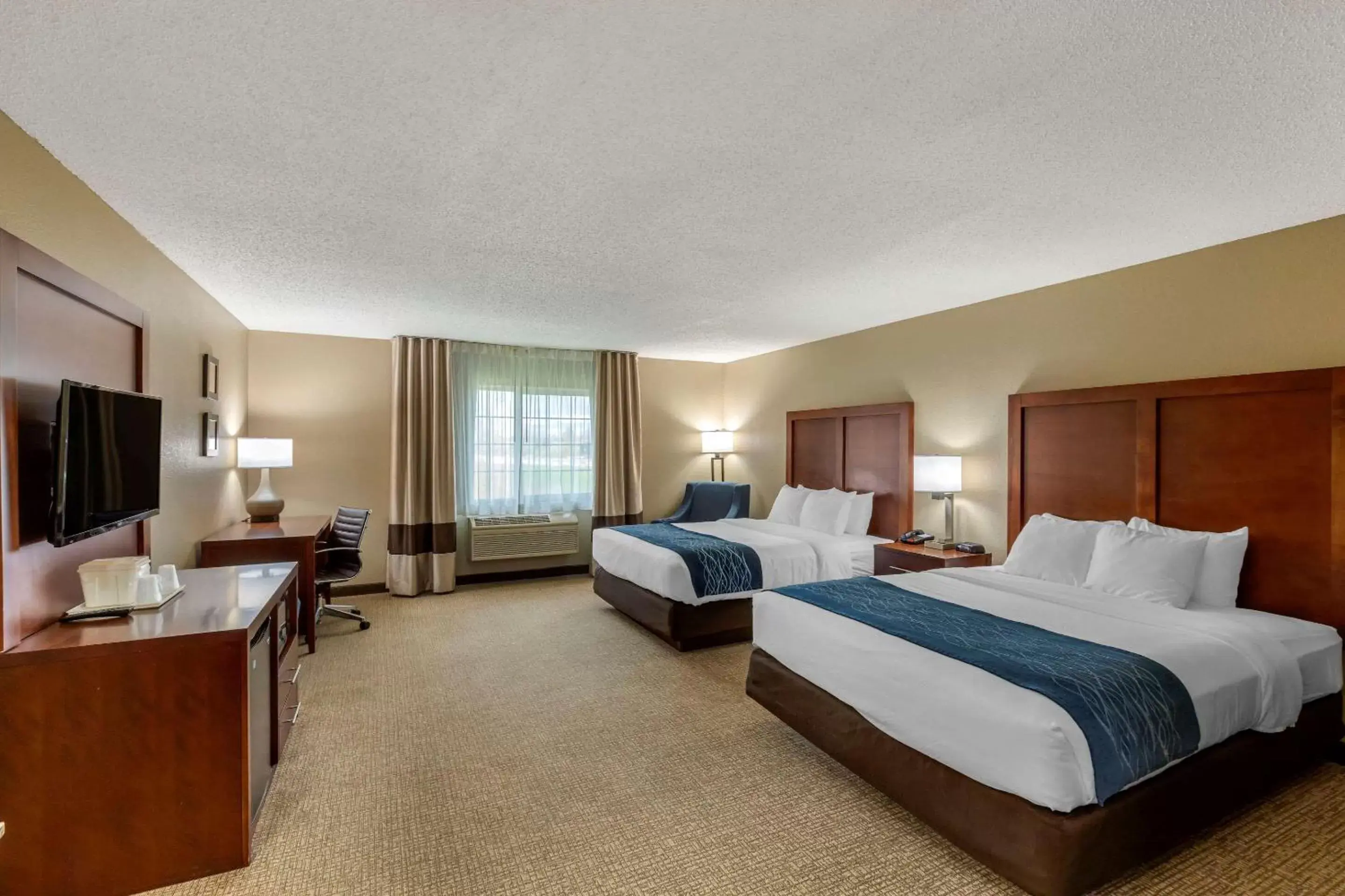 Queen Room with Two Queen Beds - Non-Smoking in Comfort Inn & Suites Jackson - West Bend Queen Room with Two Queen Beds - Non-Smoking in Comfort Inn & Suites Jackson - West Bend
