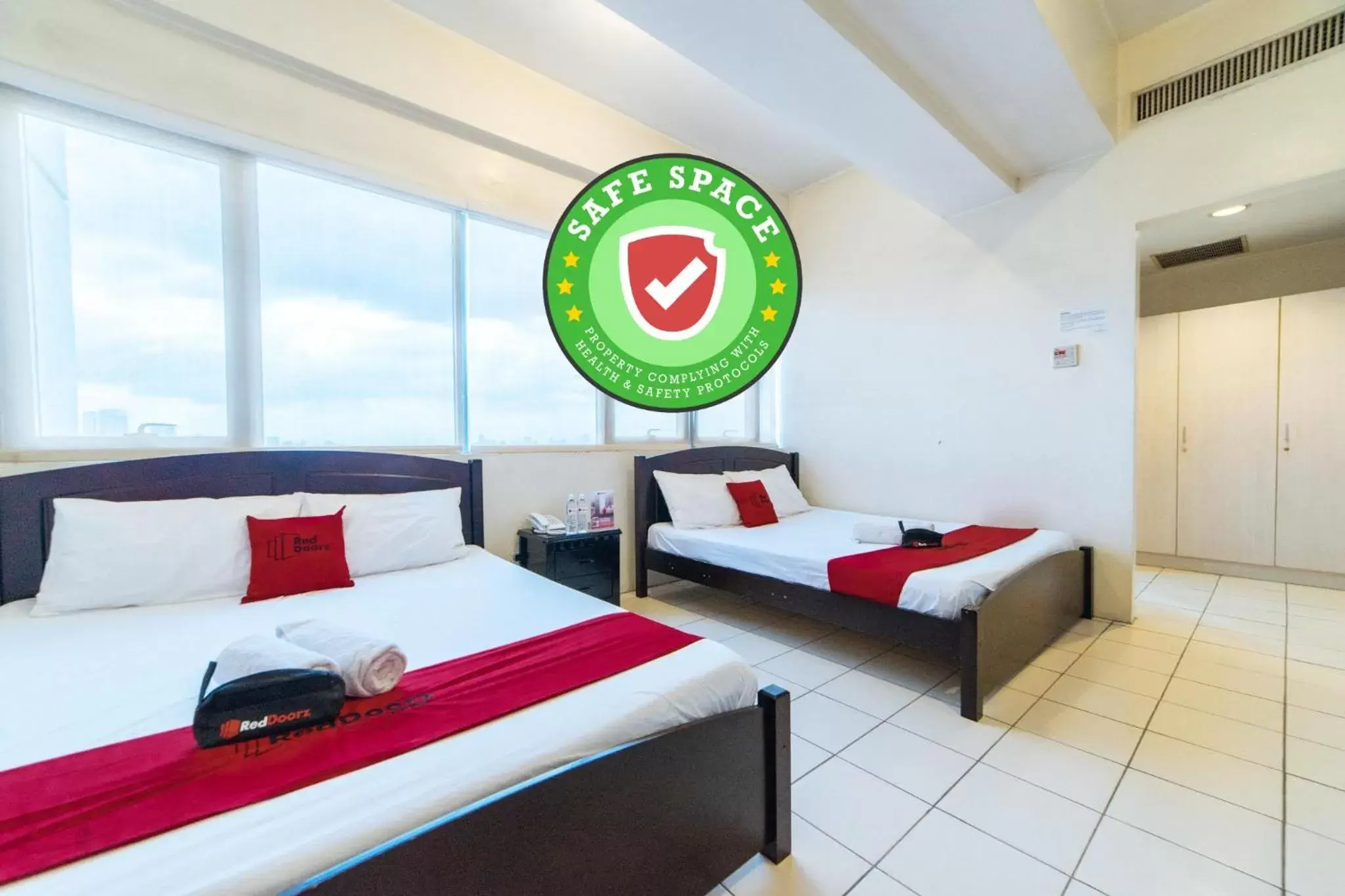 RedDoorz Plus @ E Rodriguez Corner Banawe RedDoorz Plus @ E Rodriguez Corner Banawe