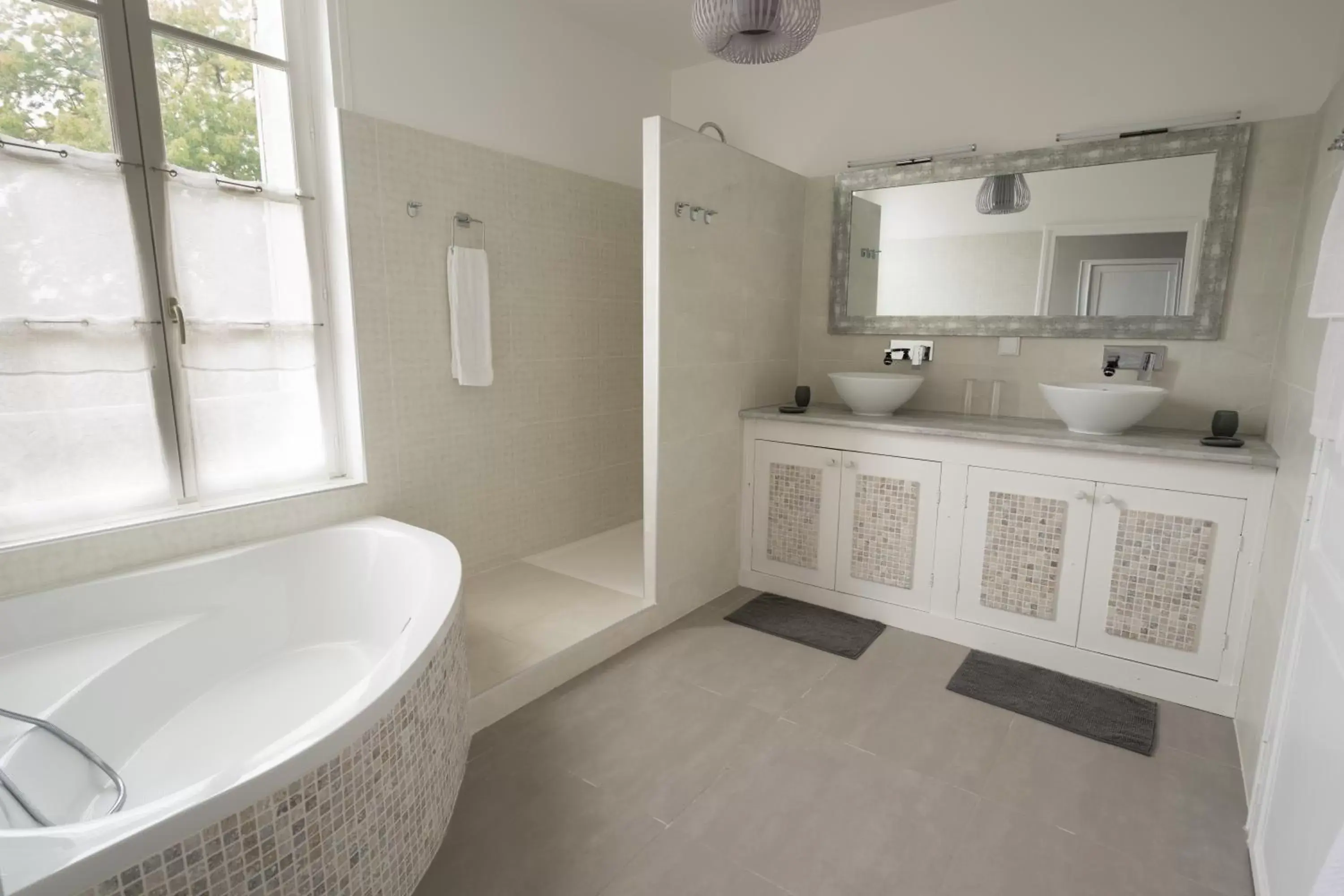 Triple Room with Garden View in La Tillaie SPA et Sauna Triple Room with Garden View in La Tillaie SPA et Sauna